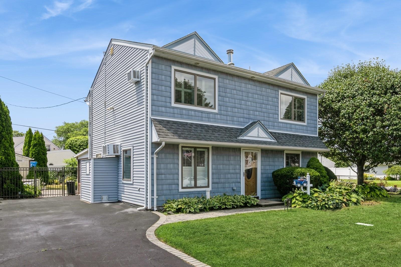 #1 photo, 14 Cobble Lane, Levittown , NY 11756