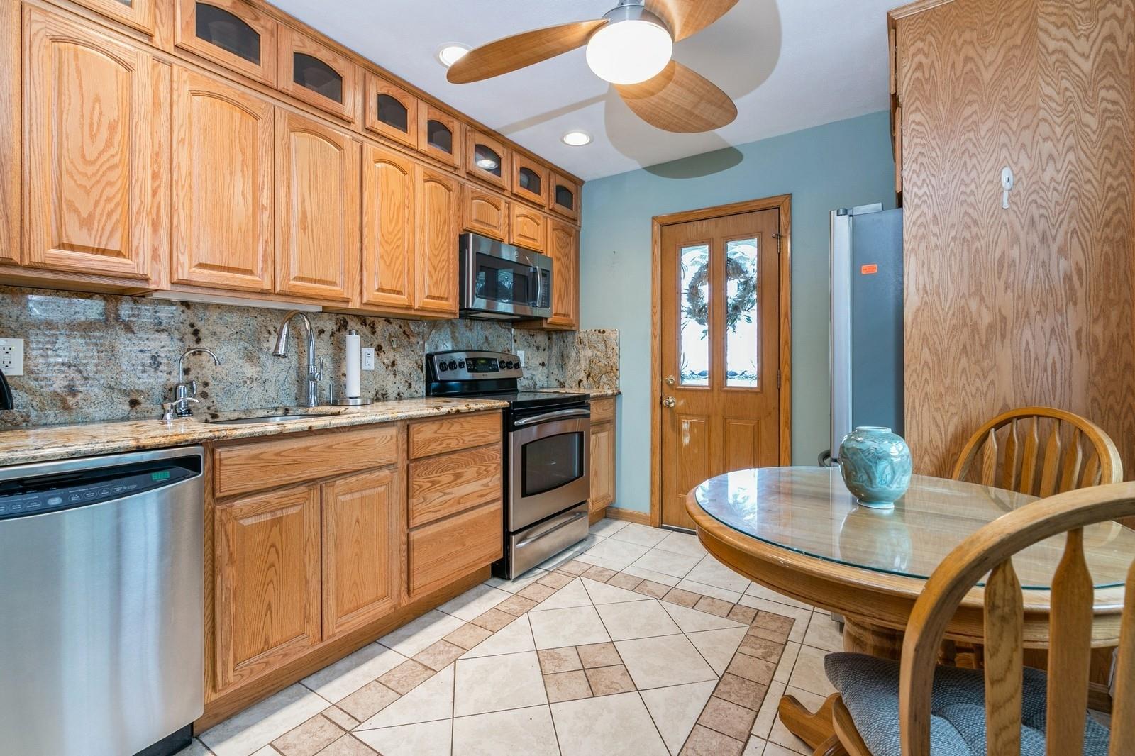 #6 photo, 14 Cobble Lane, 長島 Levittown , NY 11756