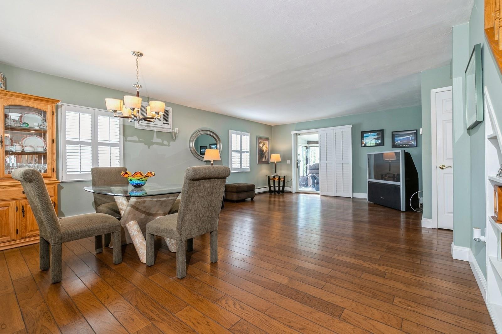 #7 photo, 14 Cobble Lane, 長島 Levittown , NY 11756