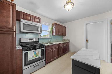 #7 photo, 930 Morris Park Avenue, Bronx , NY 10462