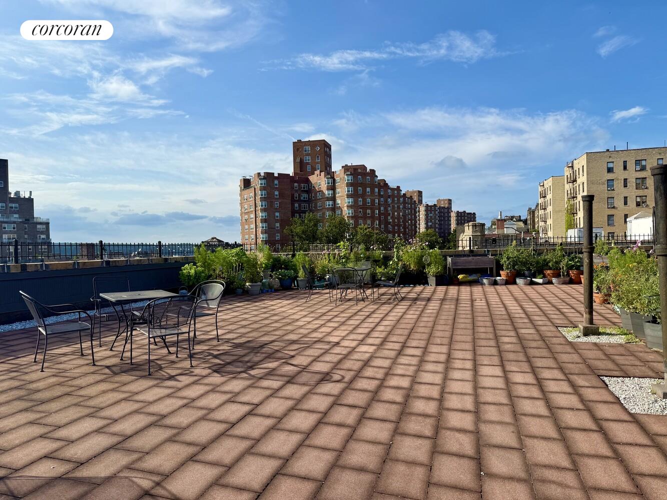 #13 photo, 854 W 181ST Street, マンハッタン Hudson Heights , NY 10033