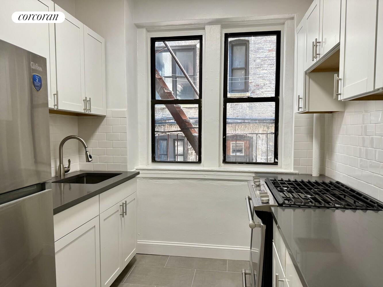 #4 photo, 854 W 181ST Street, マンハッタン Hudson Heights , NY 10033