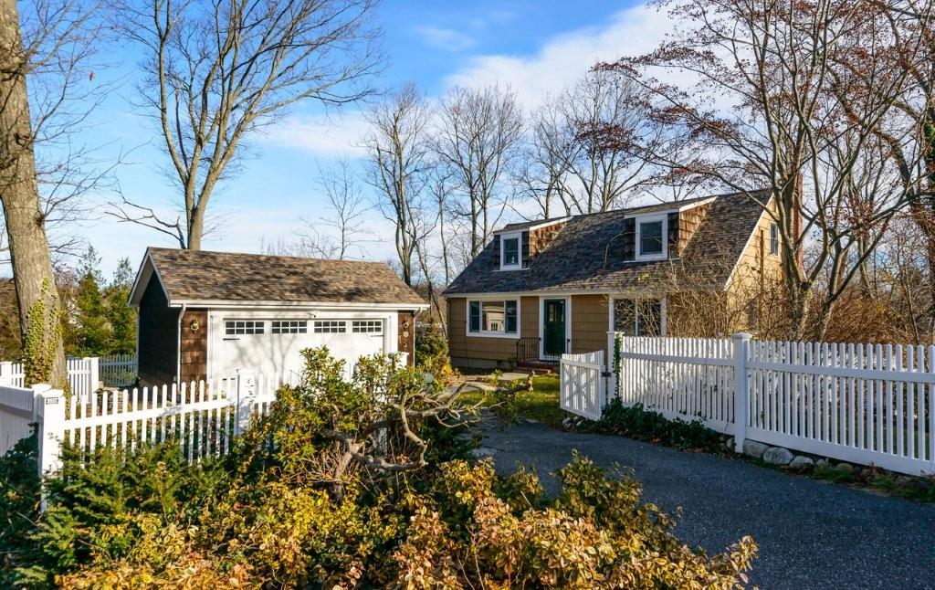 #1 photo, 20 Grove Place, سوفولك Northport , NY 11768