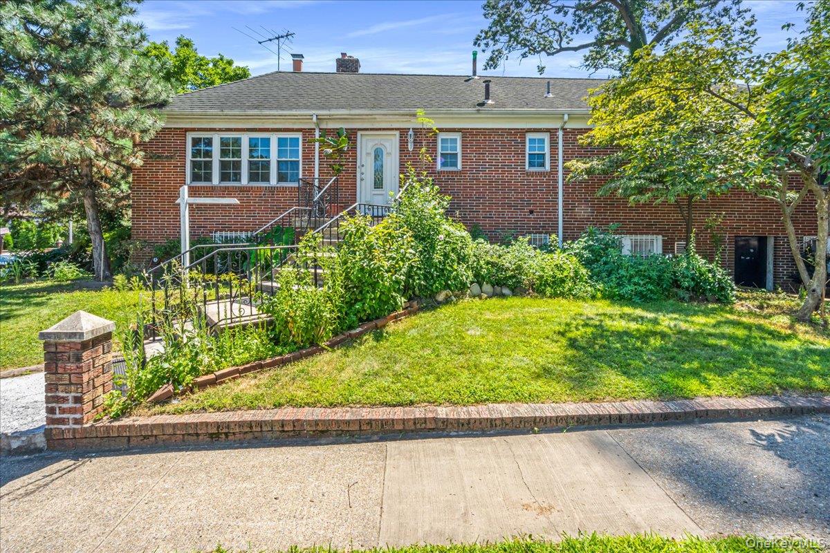 #1 photo, 8702 188th Street, クイーンズ区 Jamaica Estates , NY 11423