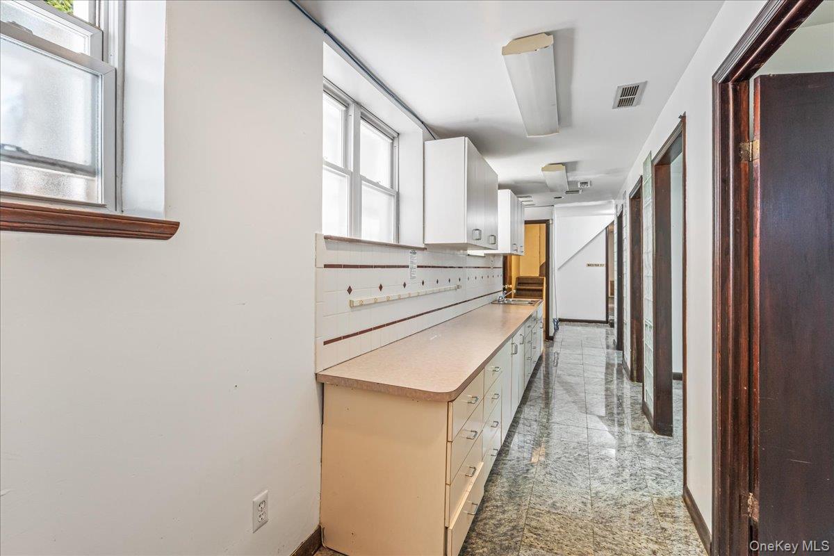 #16 photo, 8702 188th Street, クイーンズ区 Jamaica Estates , NY 11423