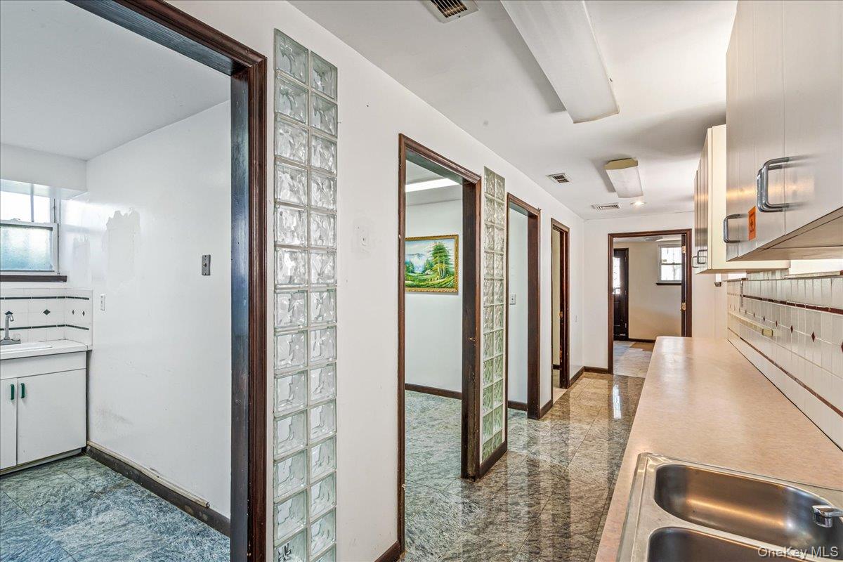 #17 photo, 8702 188th Street, クイーンズ区 Jamaica Estates , NY 11423