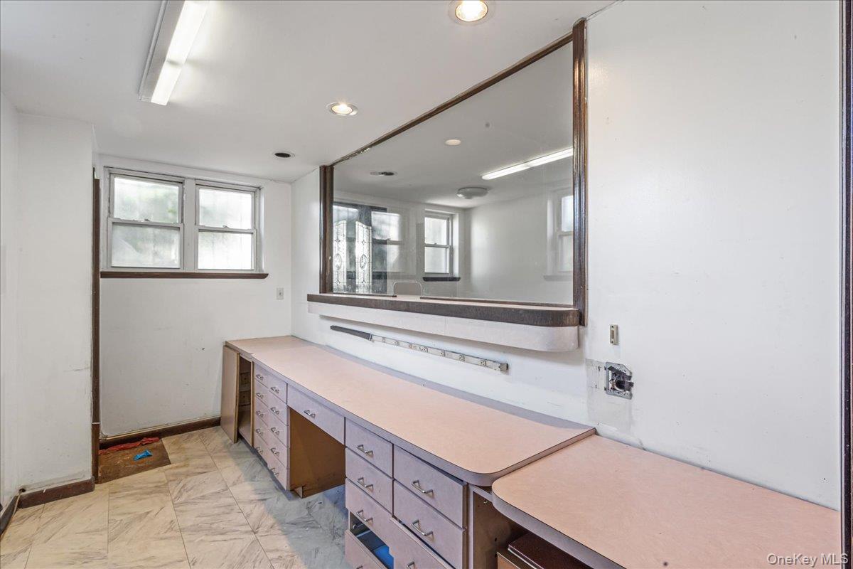 #18 photo, 8702 188th Street, クイーンズ区 Jamaica Estates , NY 11423