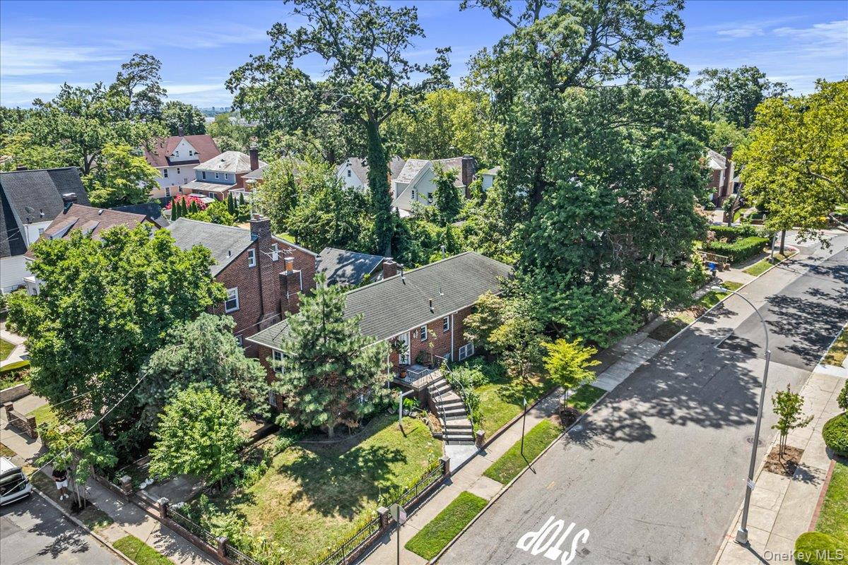 #2 photo, 8702 188th Street, クイーンズ区 Jamaica Estates , NY 11423