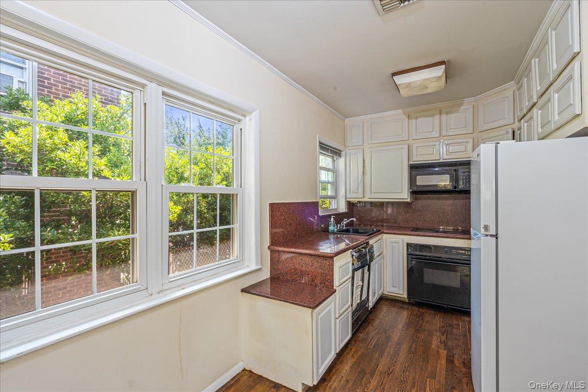 #7 photo, 8702 188th Street, クイーンズ区 Jamaica Estates , NY 11423