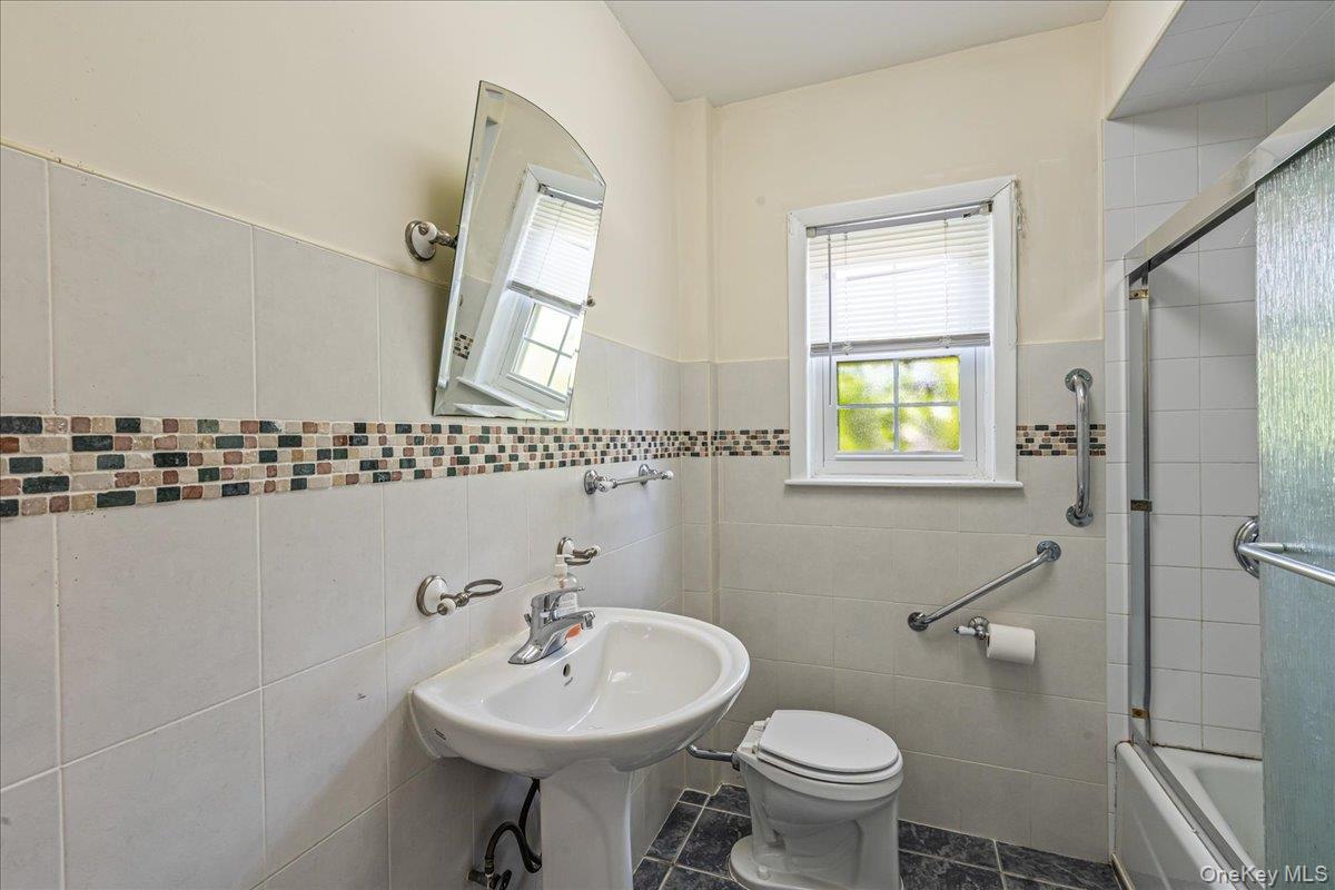 #9 photo, 8702 188th Street, クイーンズ区 Jamaica Estates , NY 11423