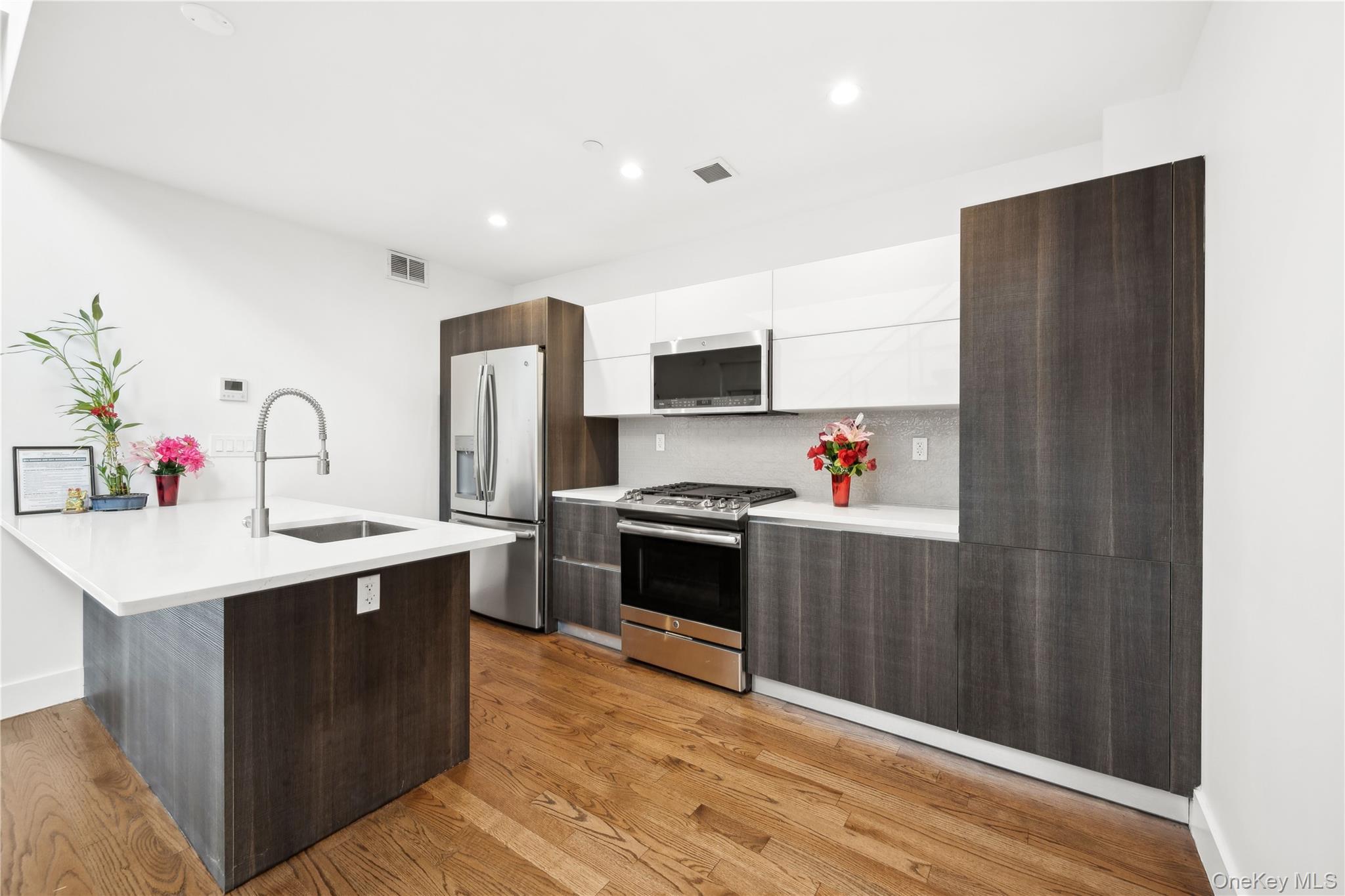 #8 photo, 109-19 72nd Road, クイーンズ区 Forest Hills , NY 11375