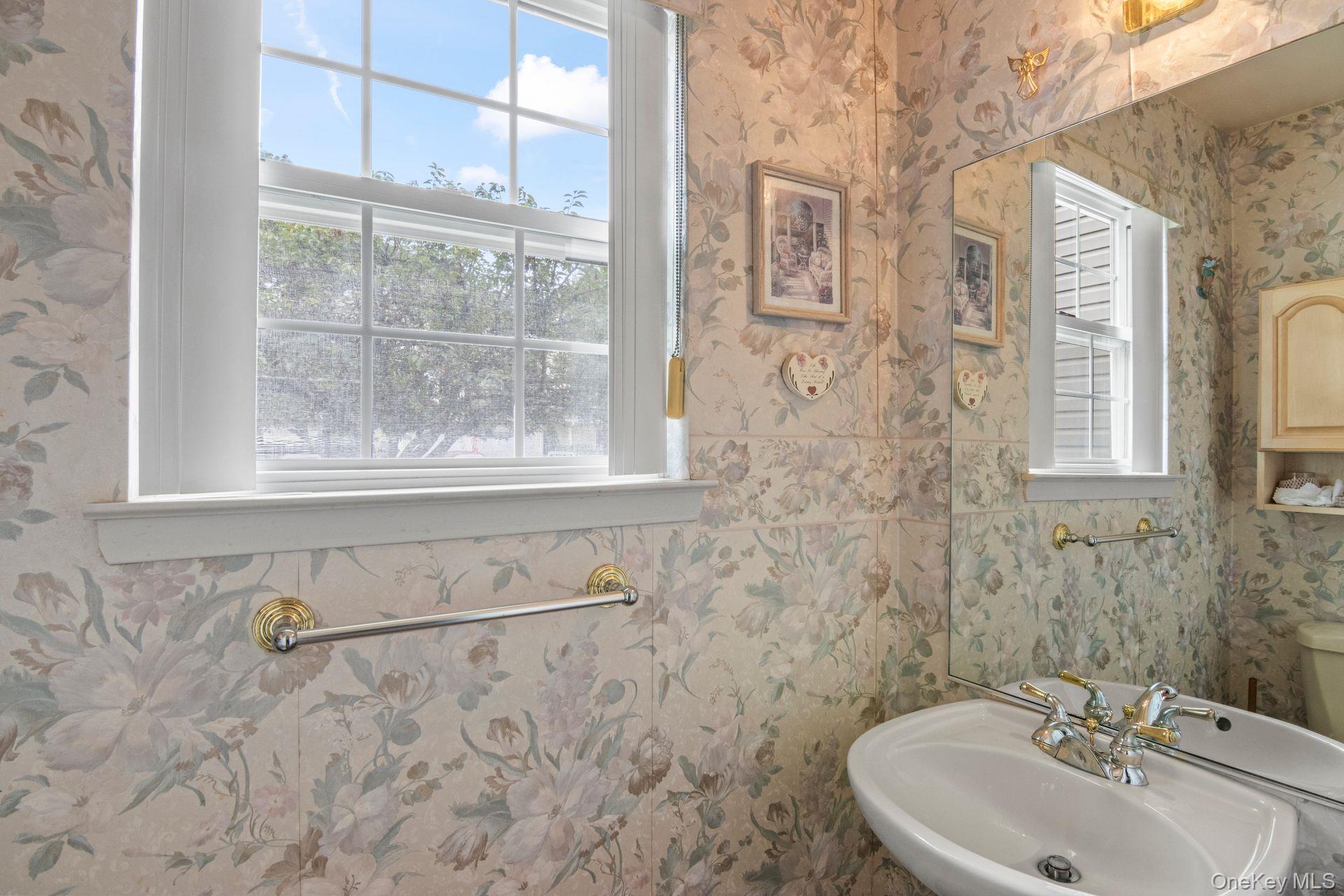 #12 photo, 124 Erin Lane, サフォーク郡 East Setauket , NY 11733