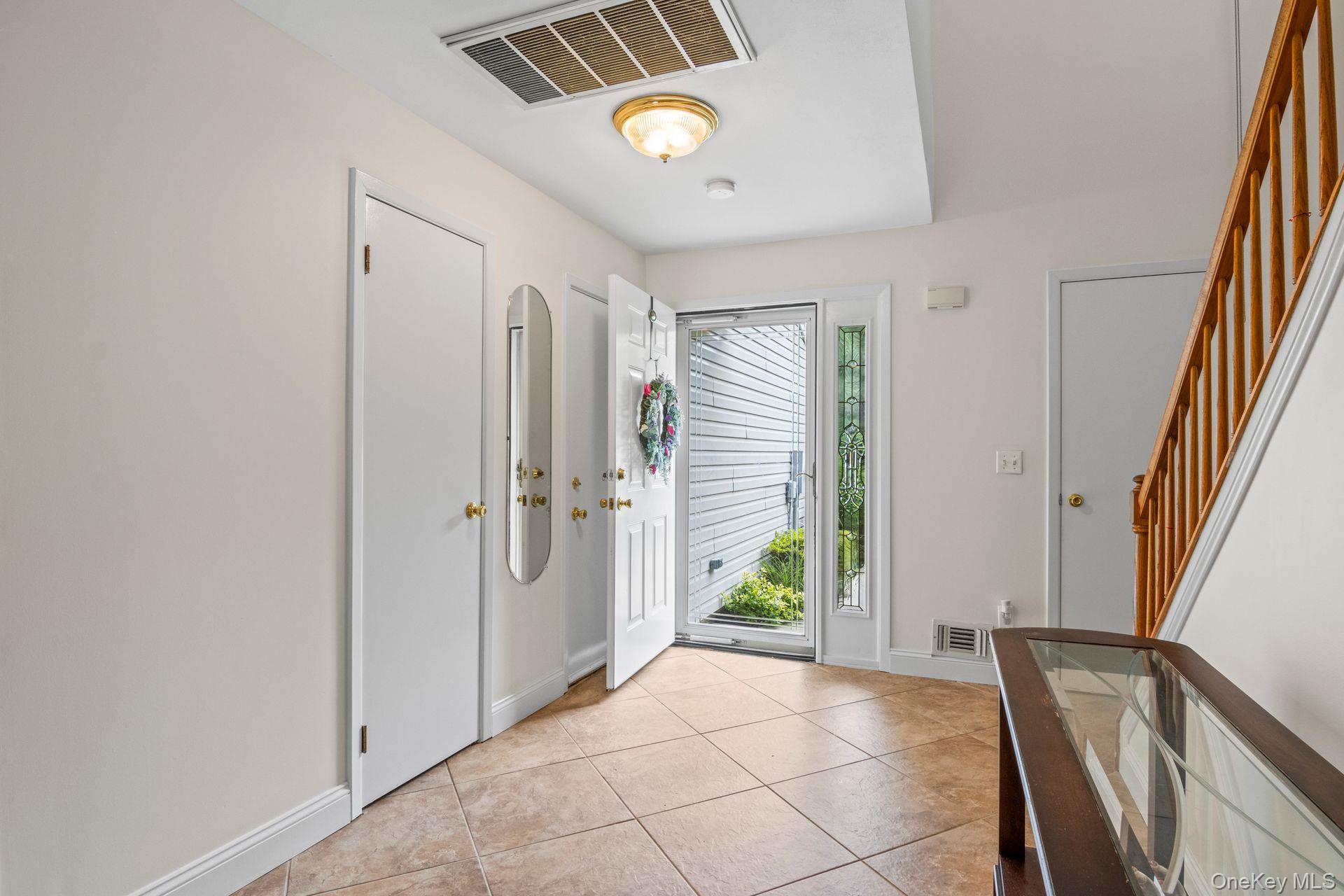 #13 photo, 124 Erin Lane, サフォーク郡 East Setauket , NY 11733