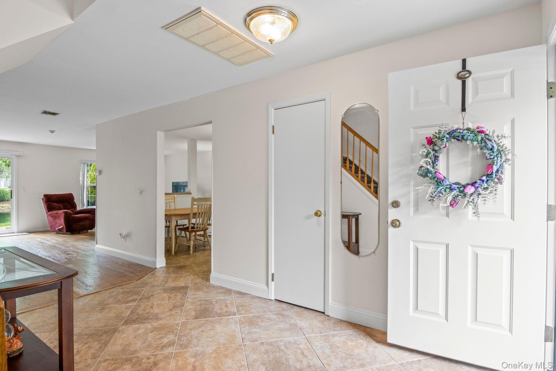 #3 photo, 124 Erin Lane, サフォーク郡 East Setauket , NY 11733