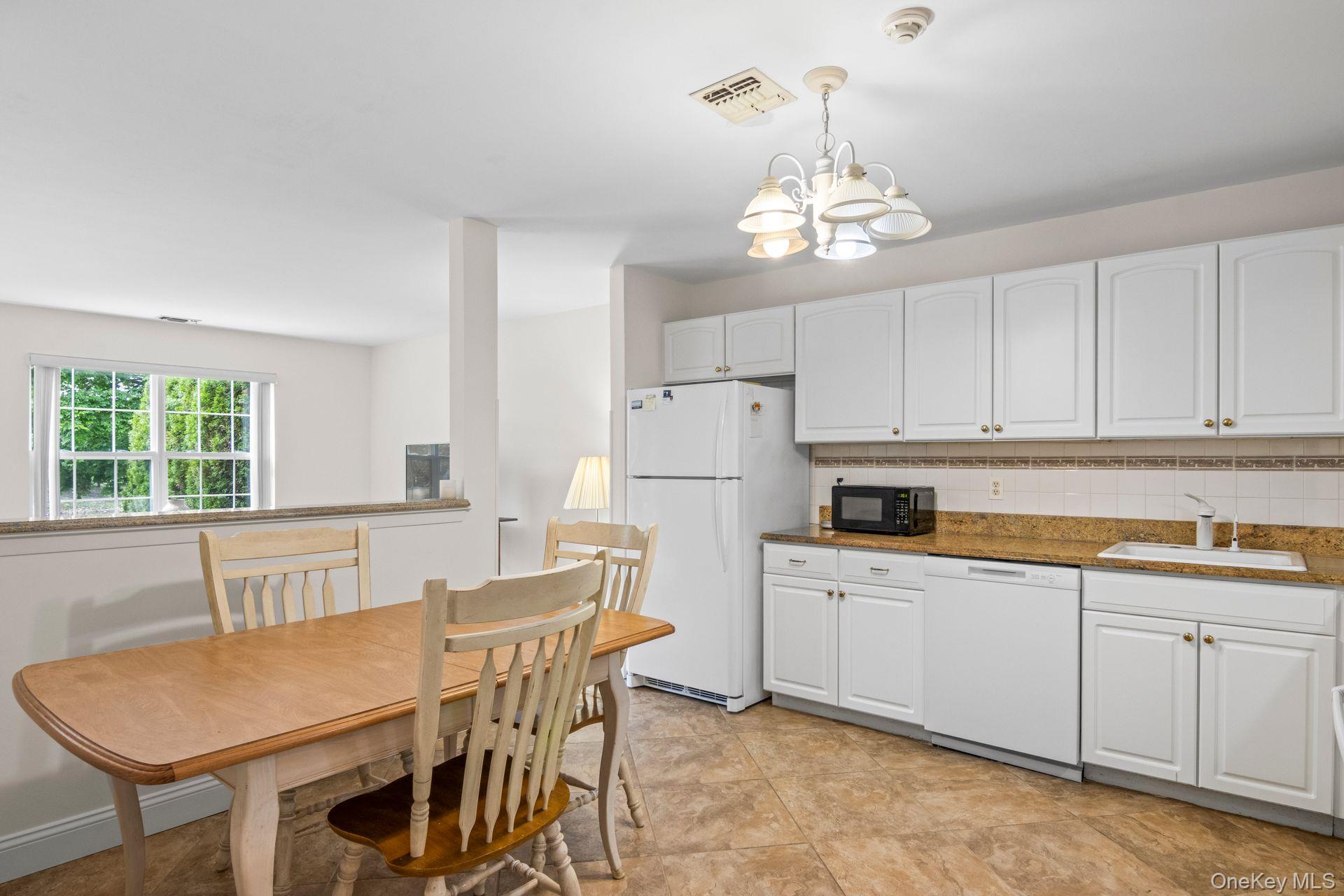 #6 photo, 124 Erin Lane, サフォーク郡 East Setauket , NY 11733