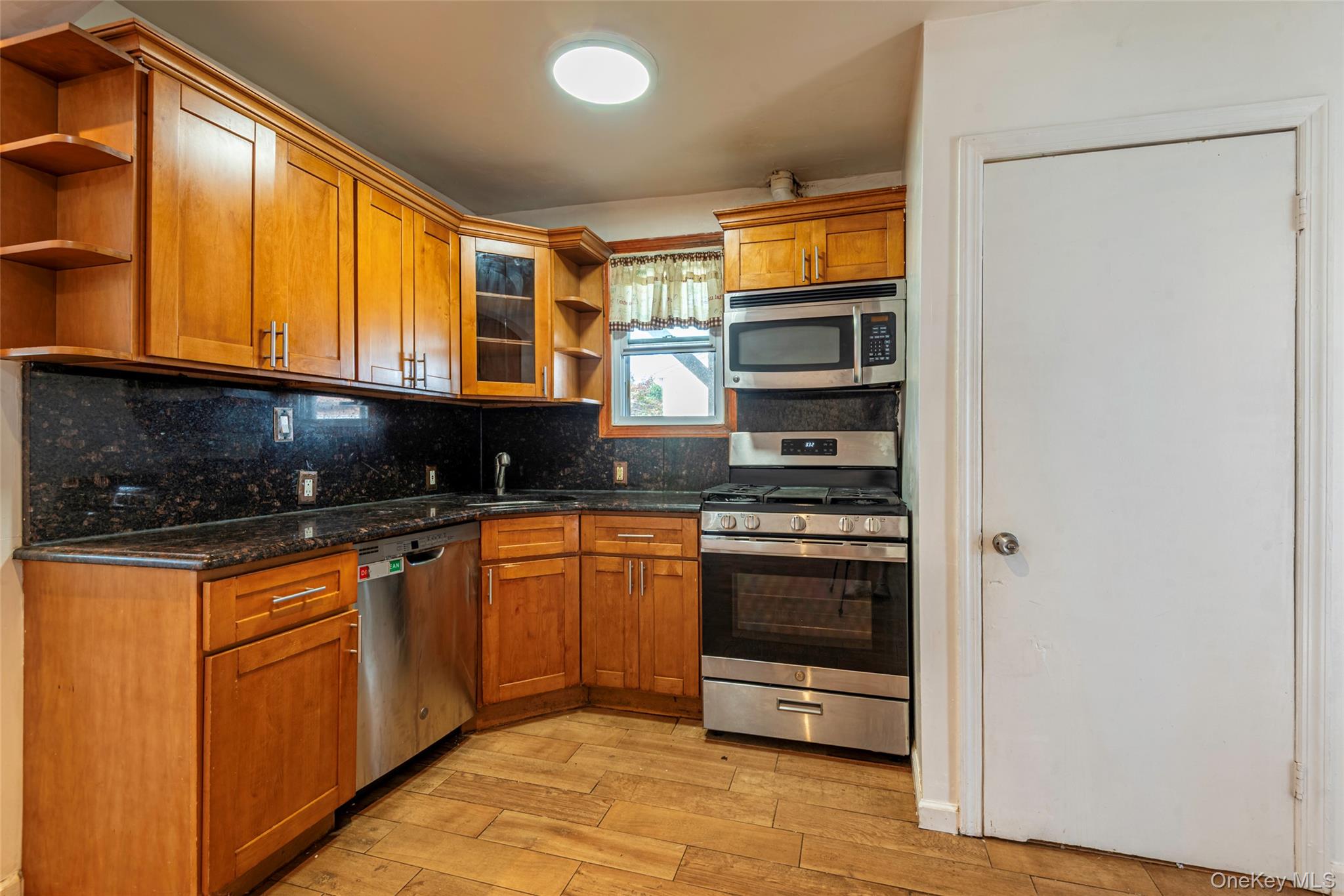 #8 photo, 459 Roquette Avenue, ナッソー郡 Floral Park , NY 11001