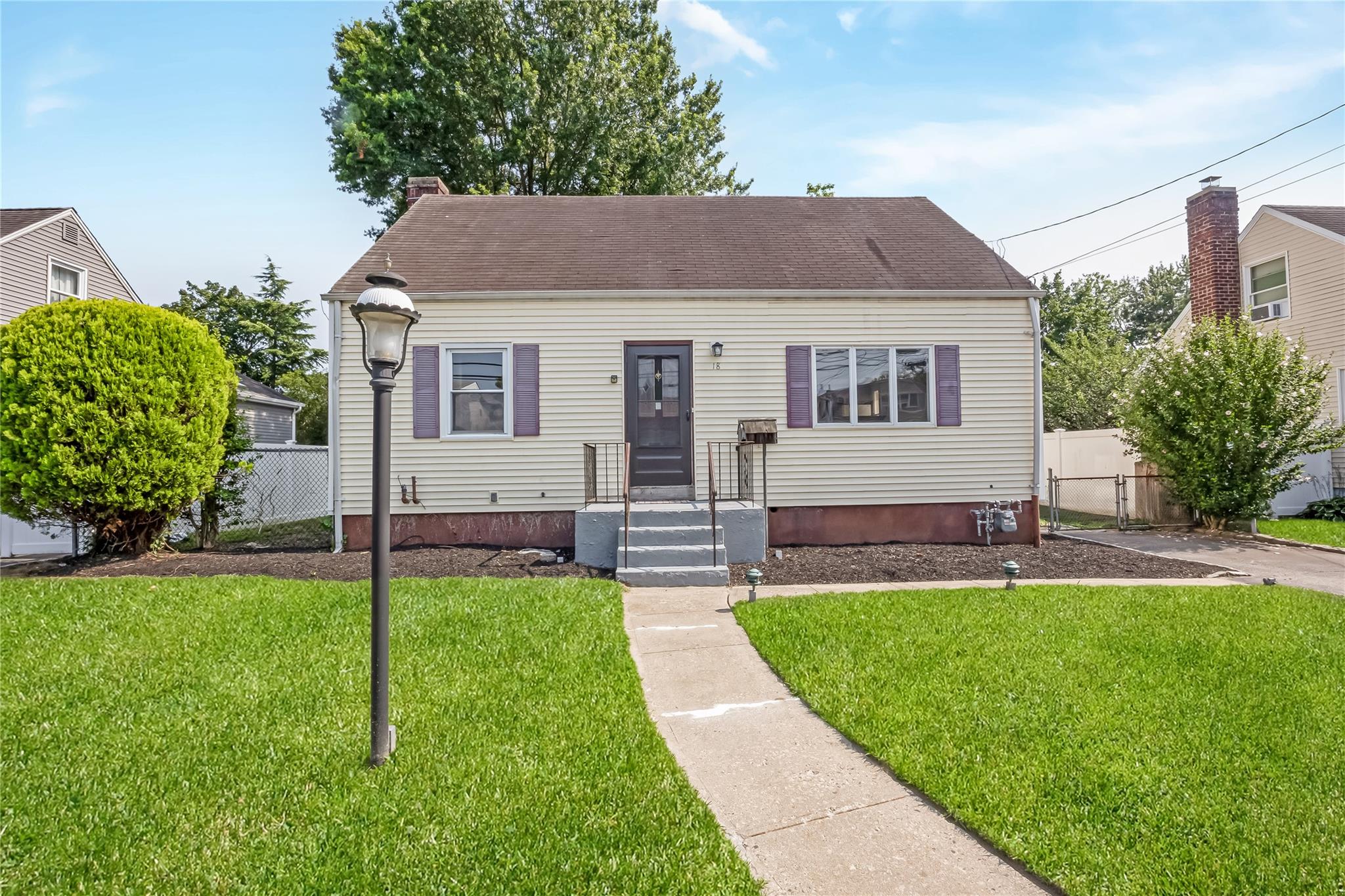 #1 photo, 18 Sullivan Road, Farmingdale , NY 11735