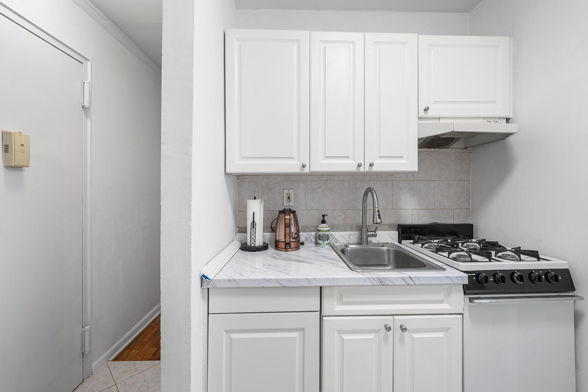 #6 photo, 4 W 101st Street, New York (Manhattan) , NY 10025