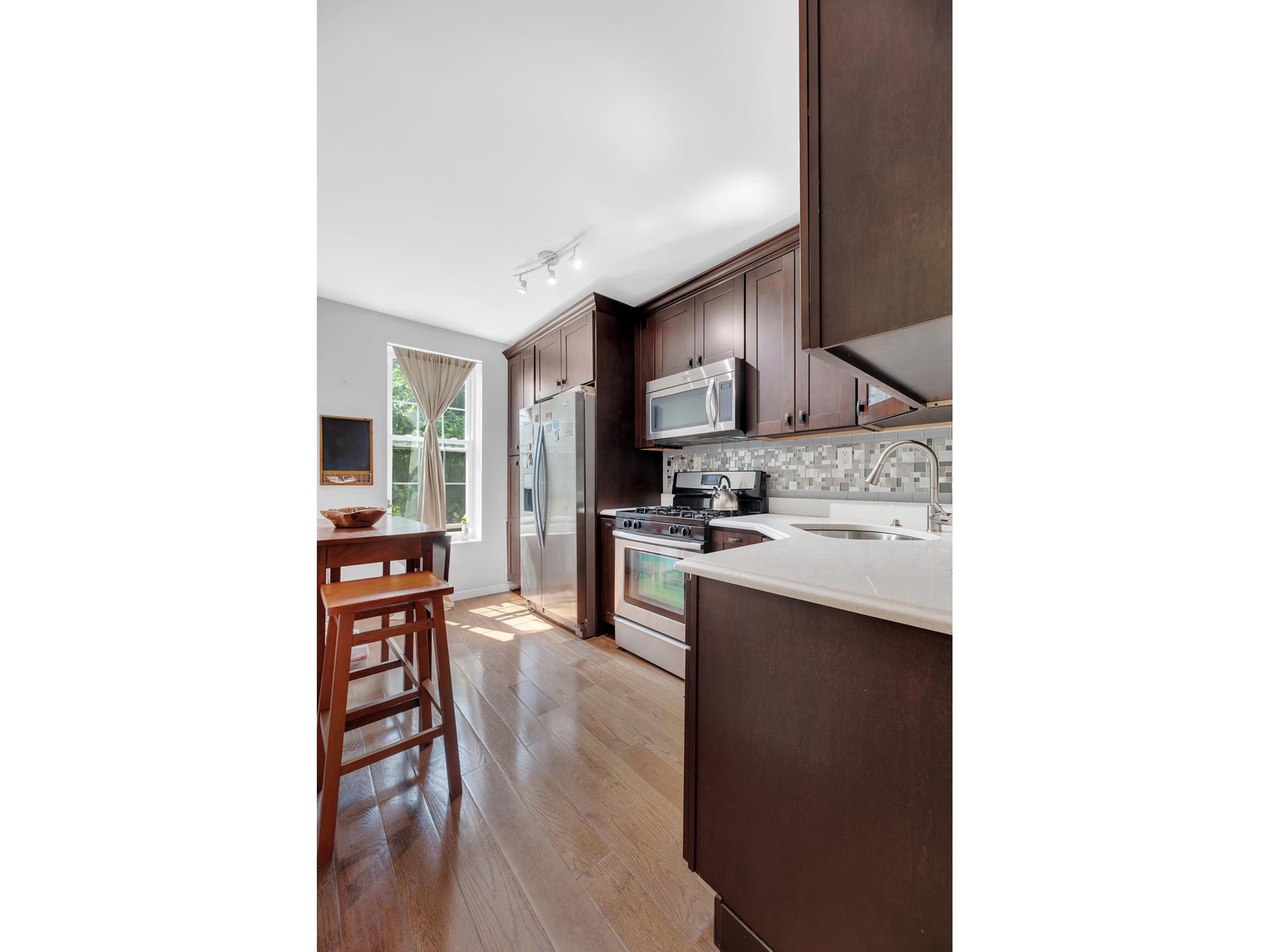 #8 photo, 228 MILFORD Street, ブルックリン区 East New York , NY 11208