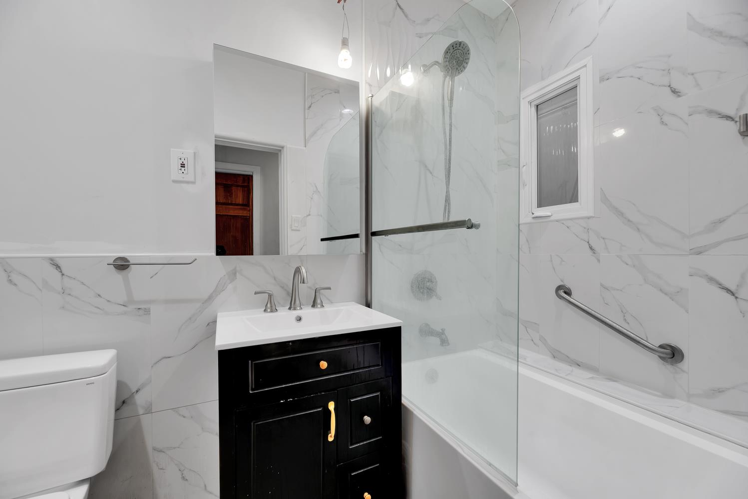 #9 photo, 228 MILFORD Street, ブルックリン区 East New York , NY 11208