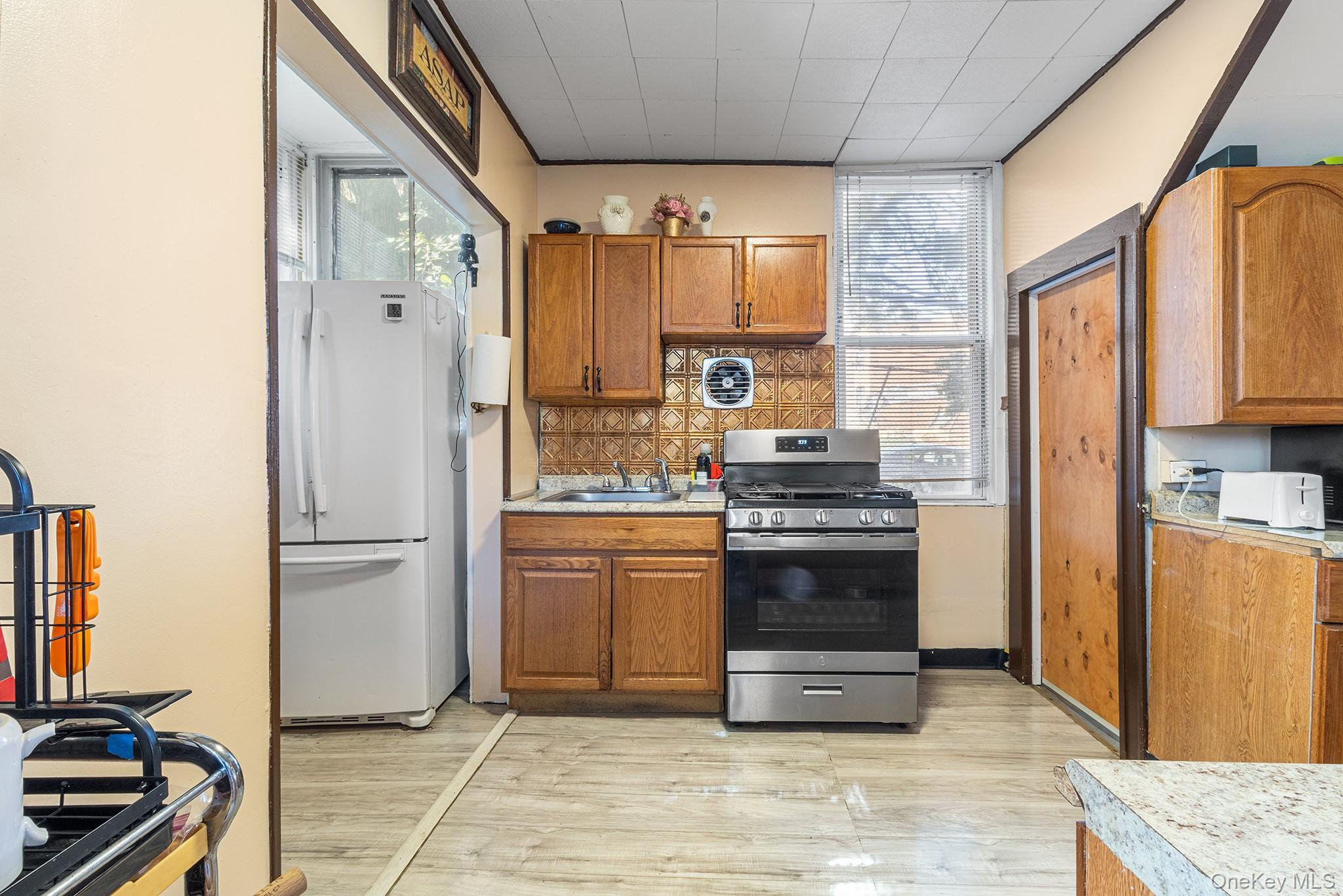 #5 photo, 264 Woodworth Avenue, Yonkers , NY 10701