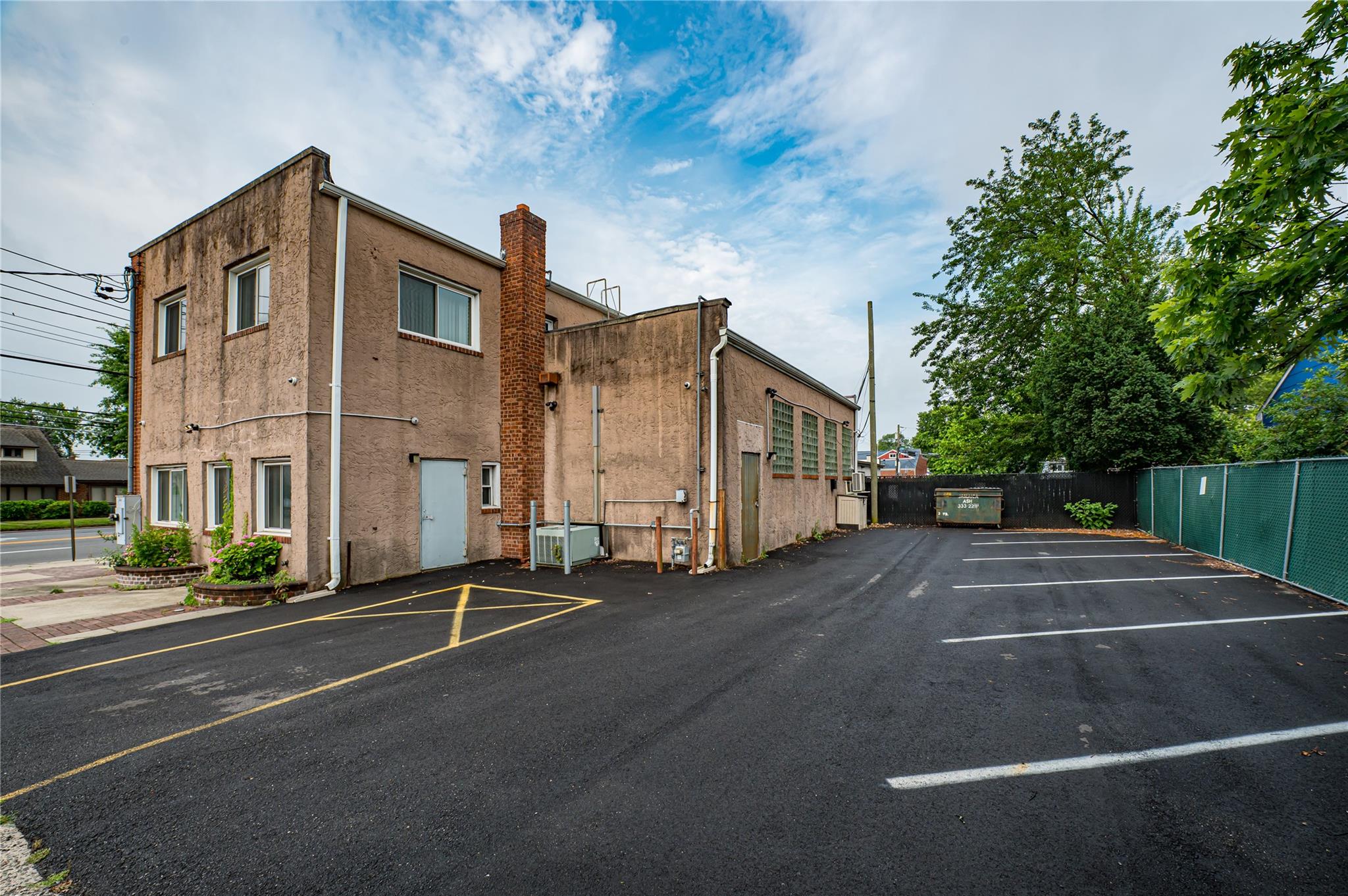 #10 photo, 837 Old Country Road, ナッソー郡 Westbury , NY 11590