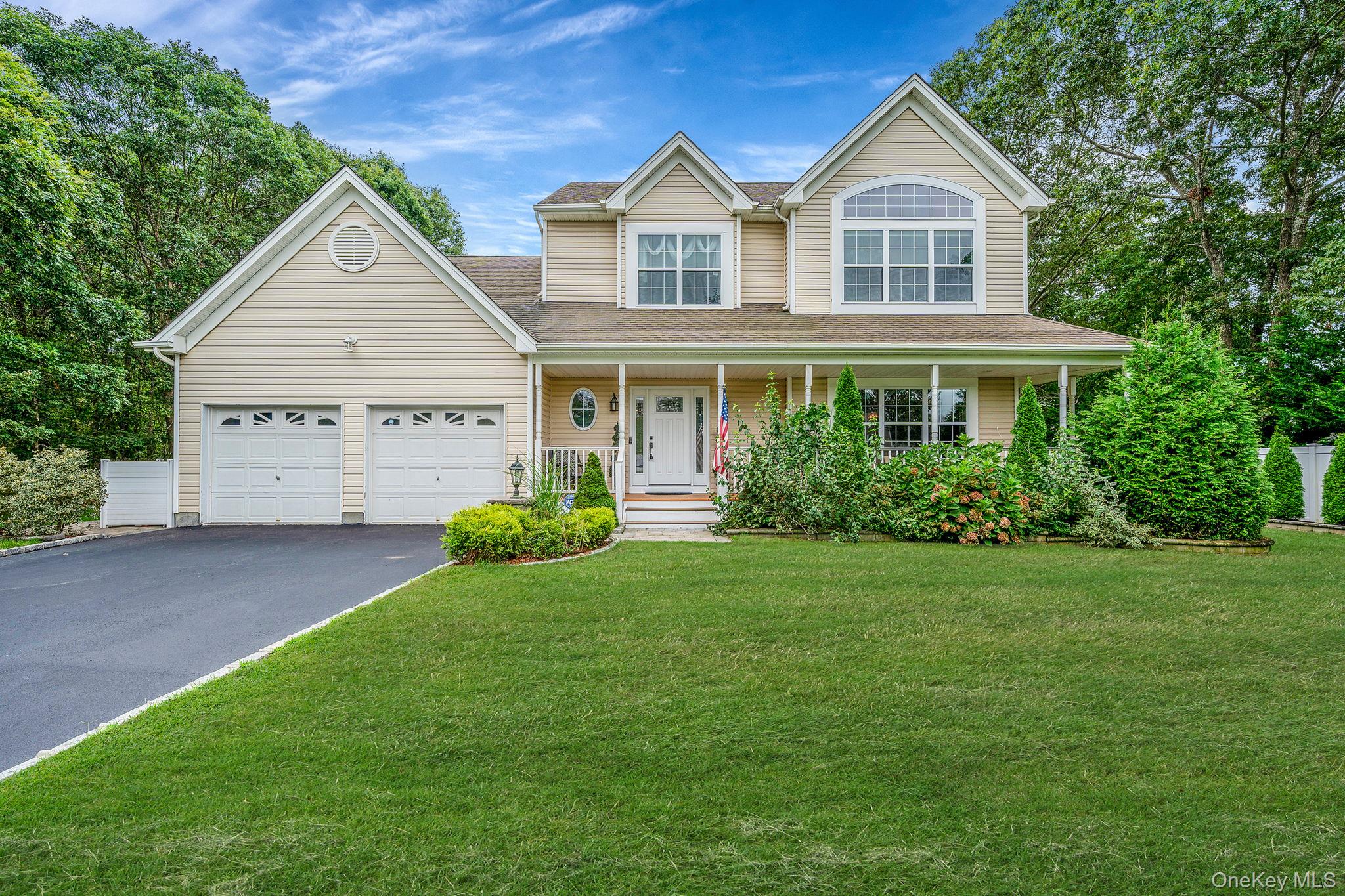 #1 photo, 4 Dixon Street, Yaphank , NY 11980