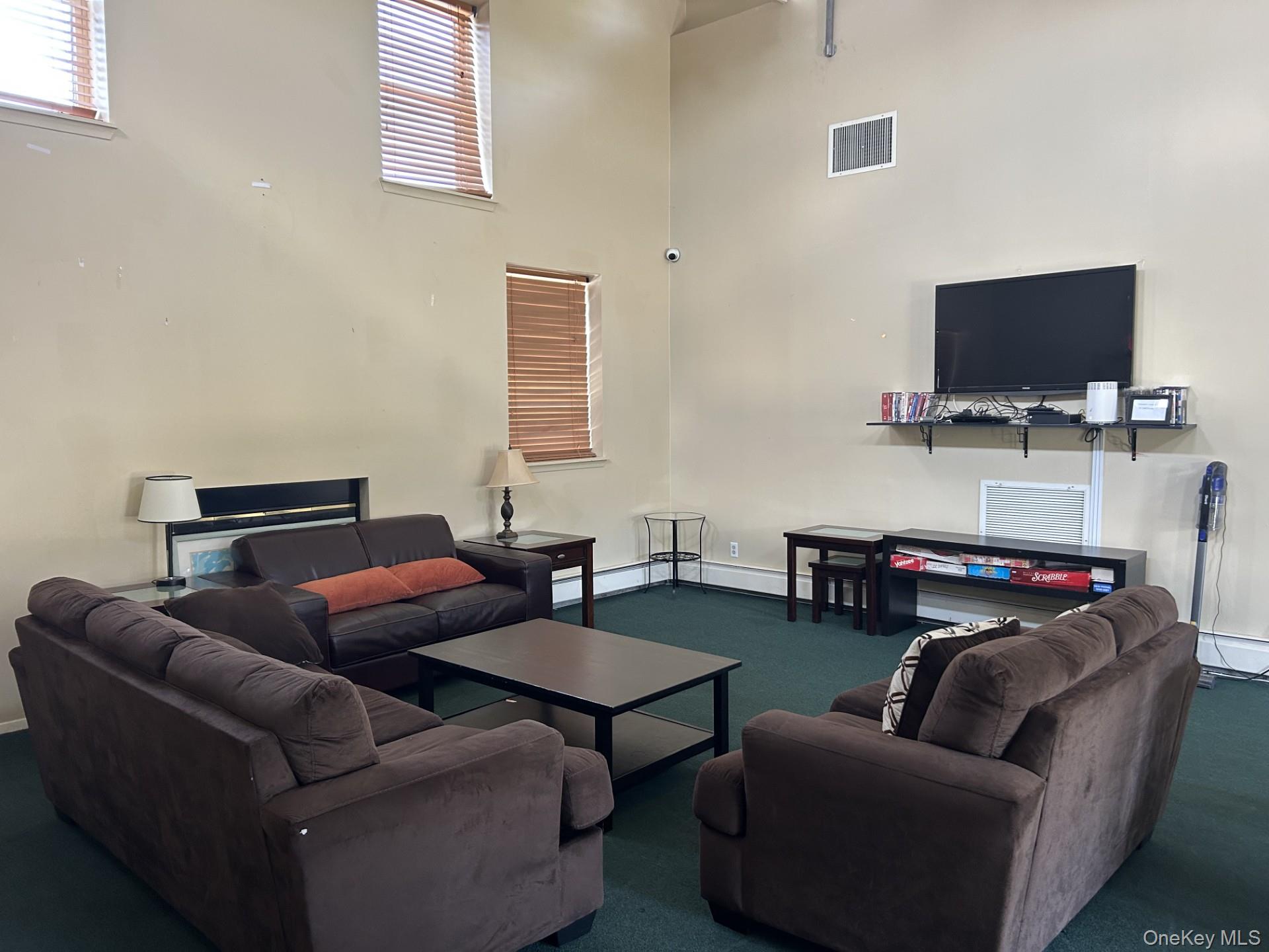 #8 photo, 2453 D Union Boulevard, サフォーク郡 Islip , NY 11751