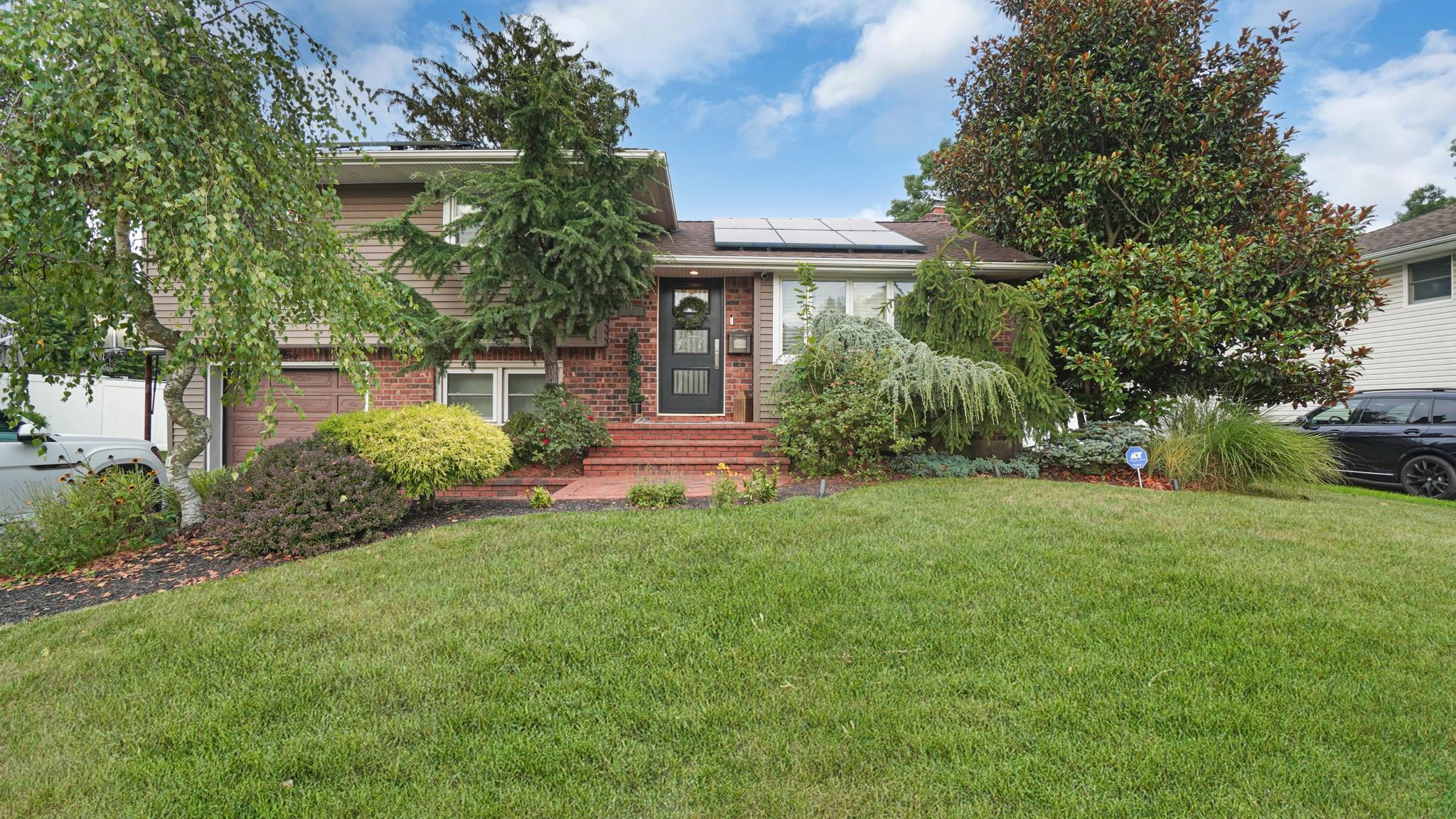 #1 photo, 5 Crabapple Lane, सफ़ोक काउंटी Commack , NY 11725