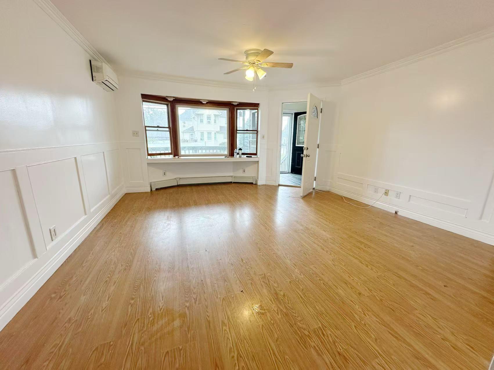 #2 photo, 203 29th Street, Lindenhurst , NY 11757