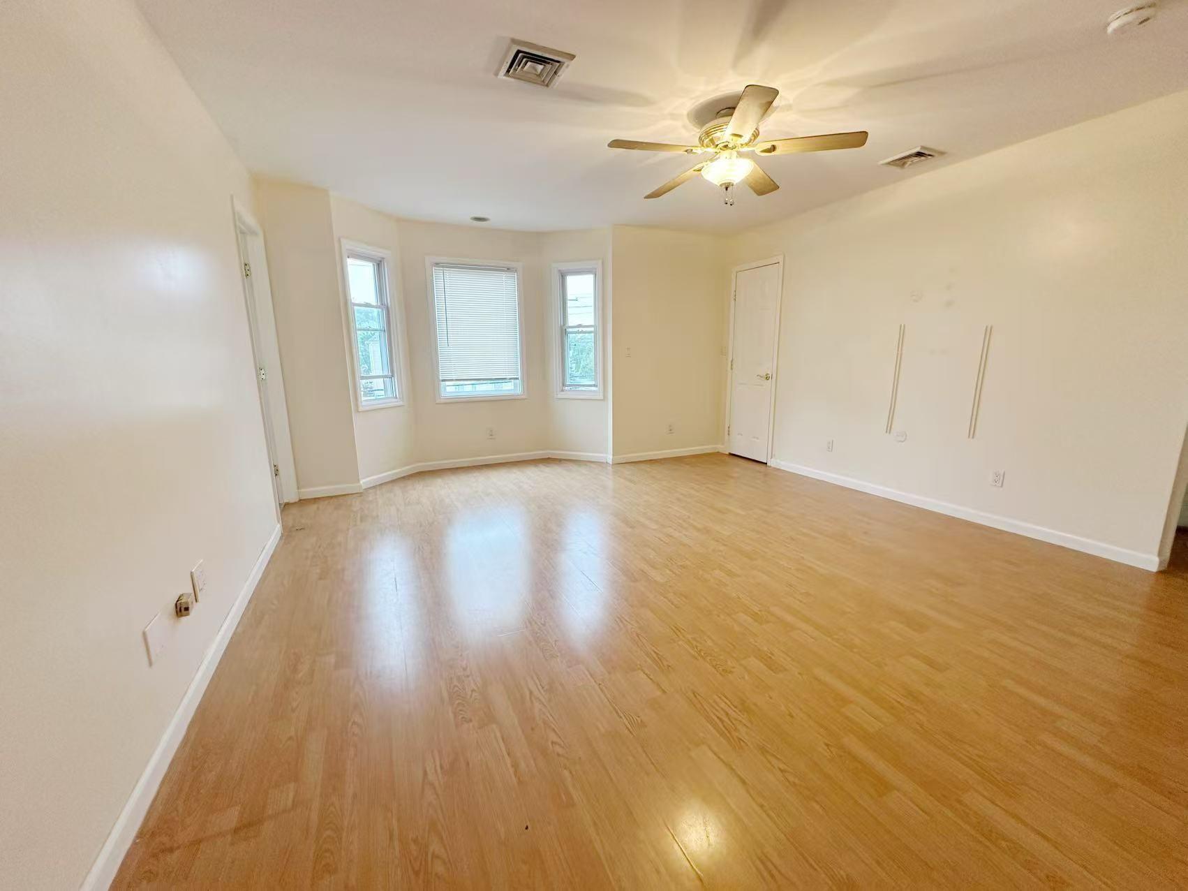 #4 photo, 203 29th Street, Lindenhurst , NY 11757