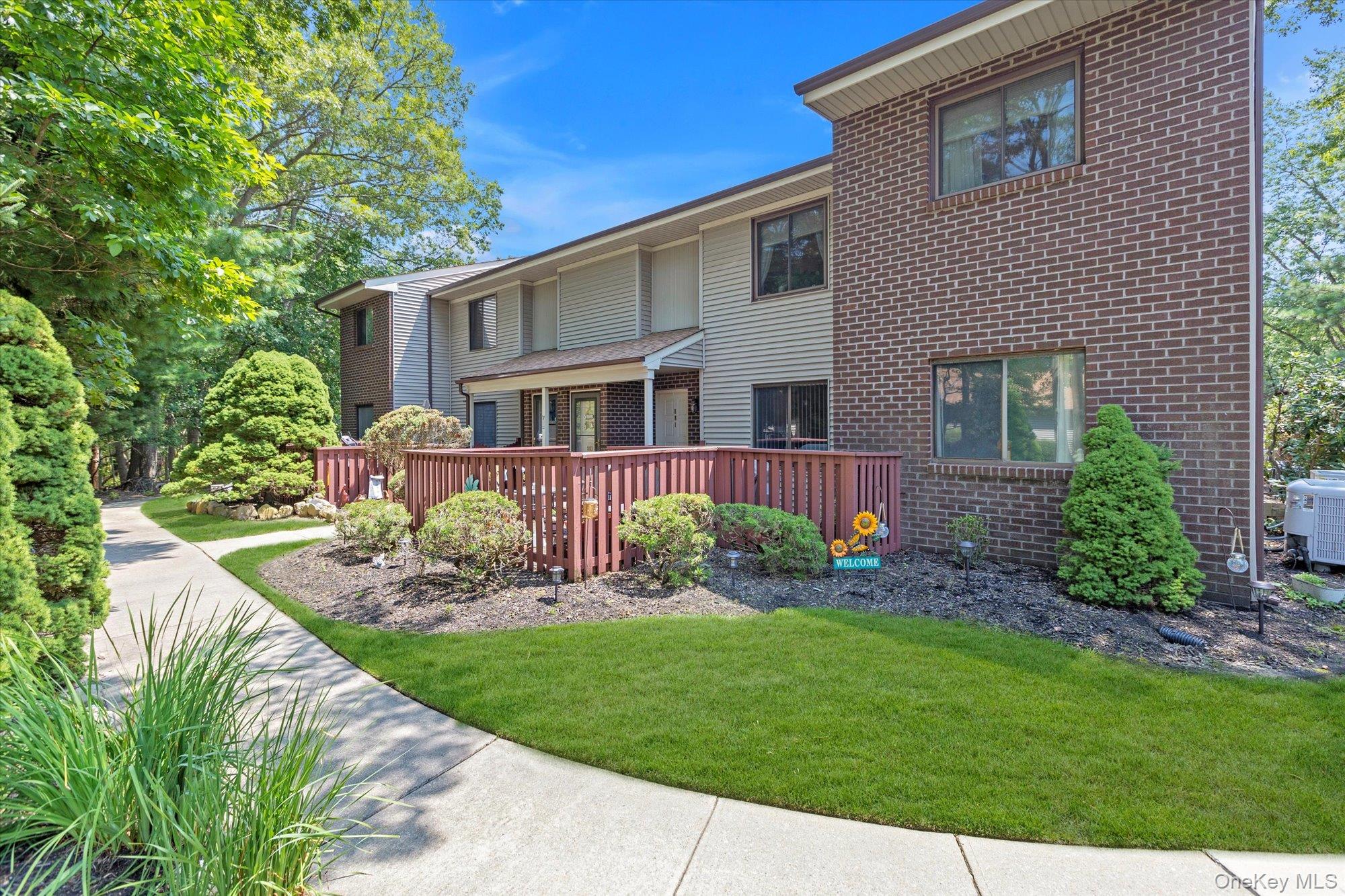 #11 photo, 881 Skyline Drive, Coram , NY 11727