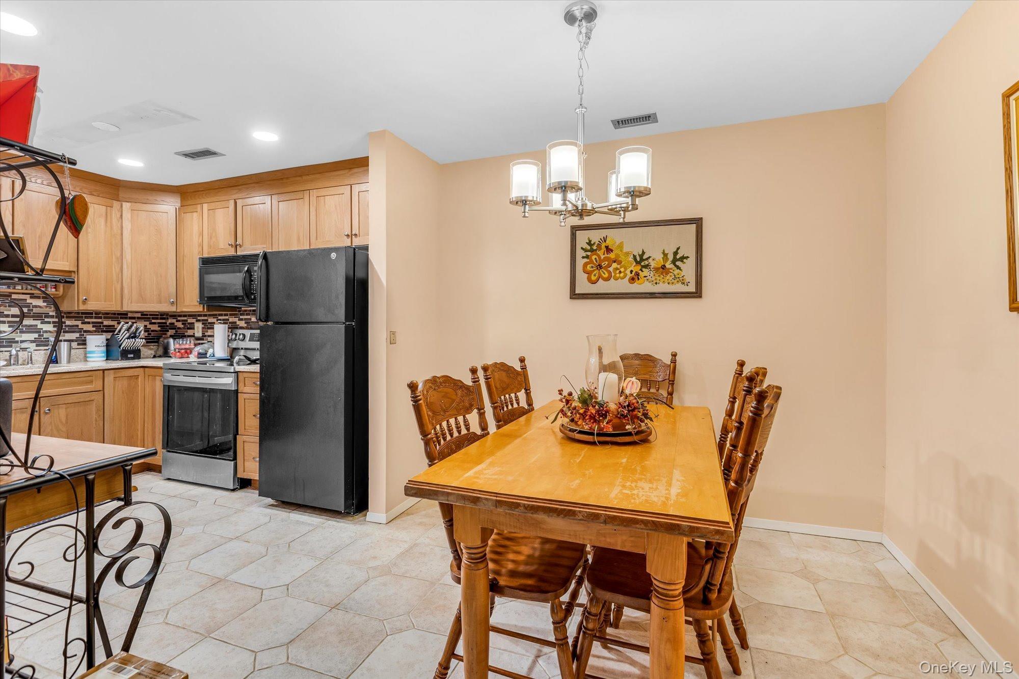 #4 photo, 881 Skyline Drive, Coram , NY 11727