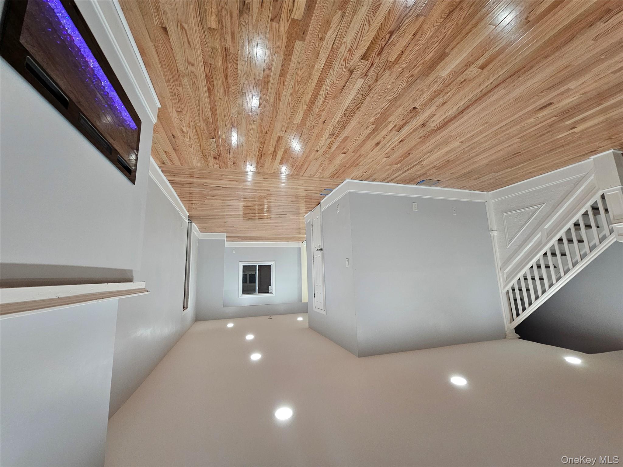 #2 photo, 28 Cornwall Lane, Hempstead , NY 11550