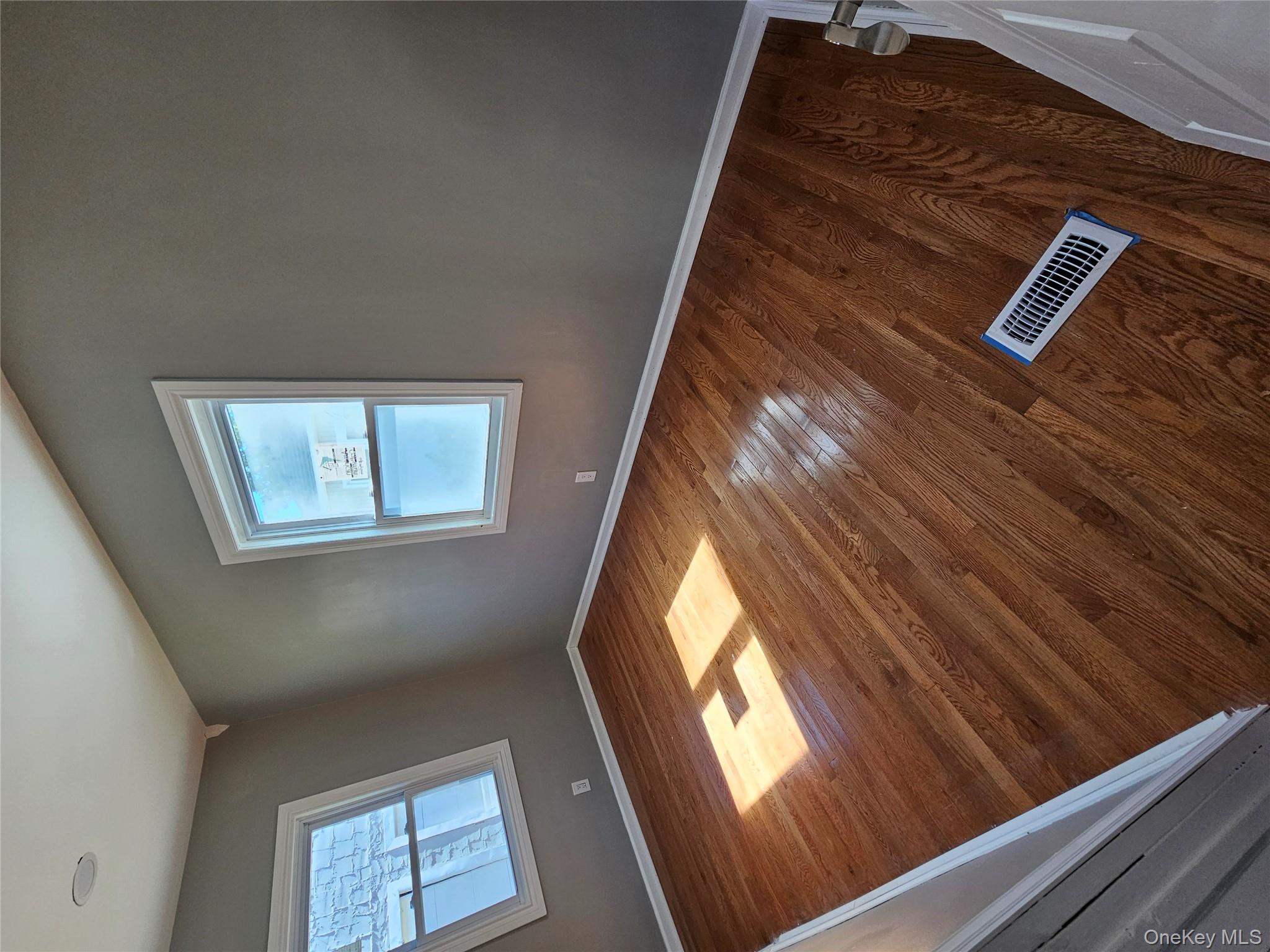 #5 photo, 28 Cornwall Lane, Hempstead , NY 11550