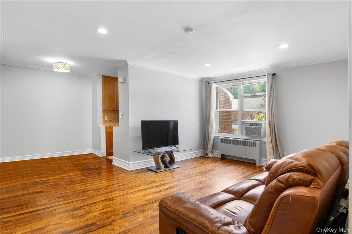#1 photo, 77 Edwards Street, Roslyn Heights , NY 11577