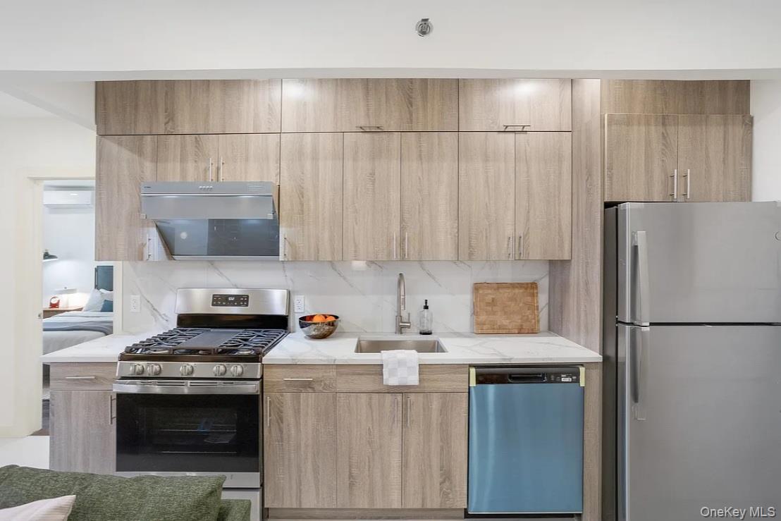 #10 photo, 124-28 Queens Blvd., クイーンズ区 Kew Gardens , NY 11415