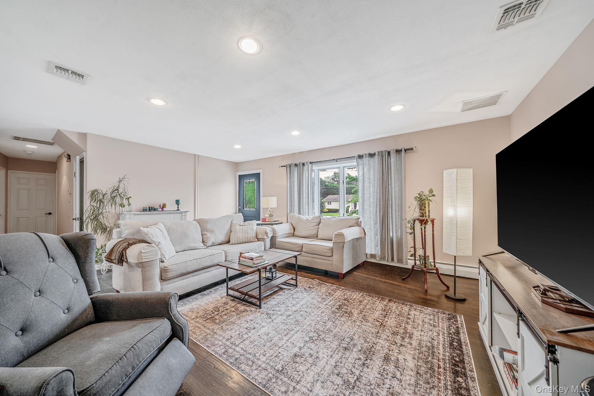 #1 photo, 39 Aron Drive, Bohemia , NY 11716