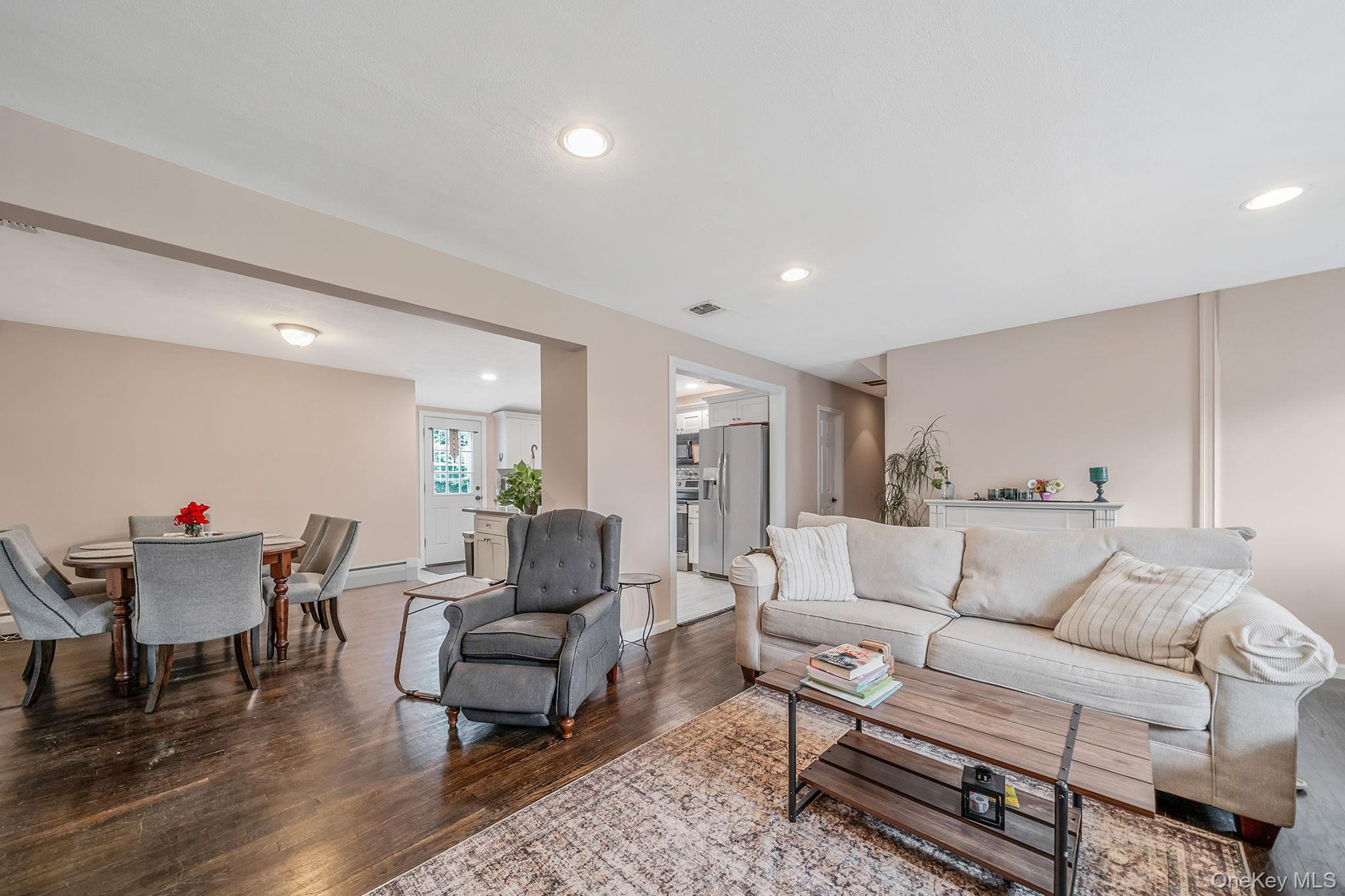 #4 photo, 39 Aron Drive, Bohemia , NY 11716