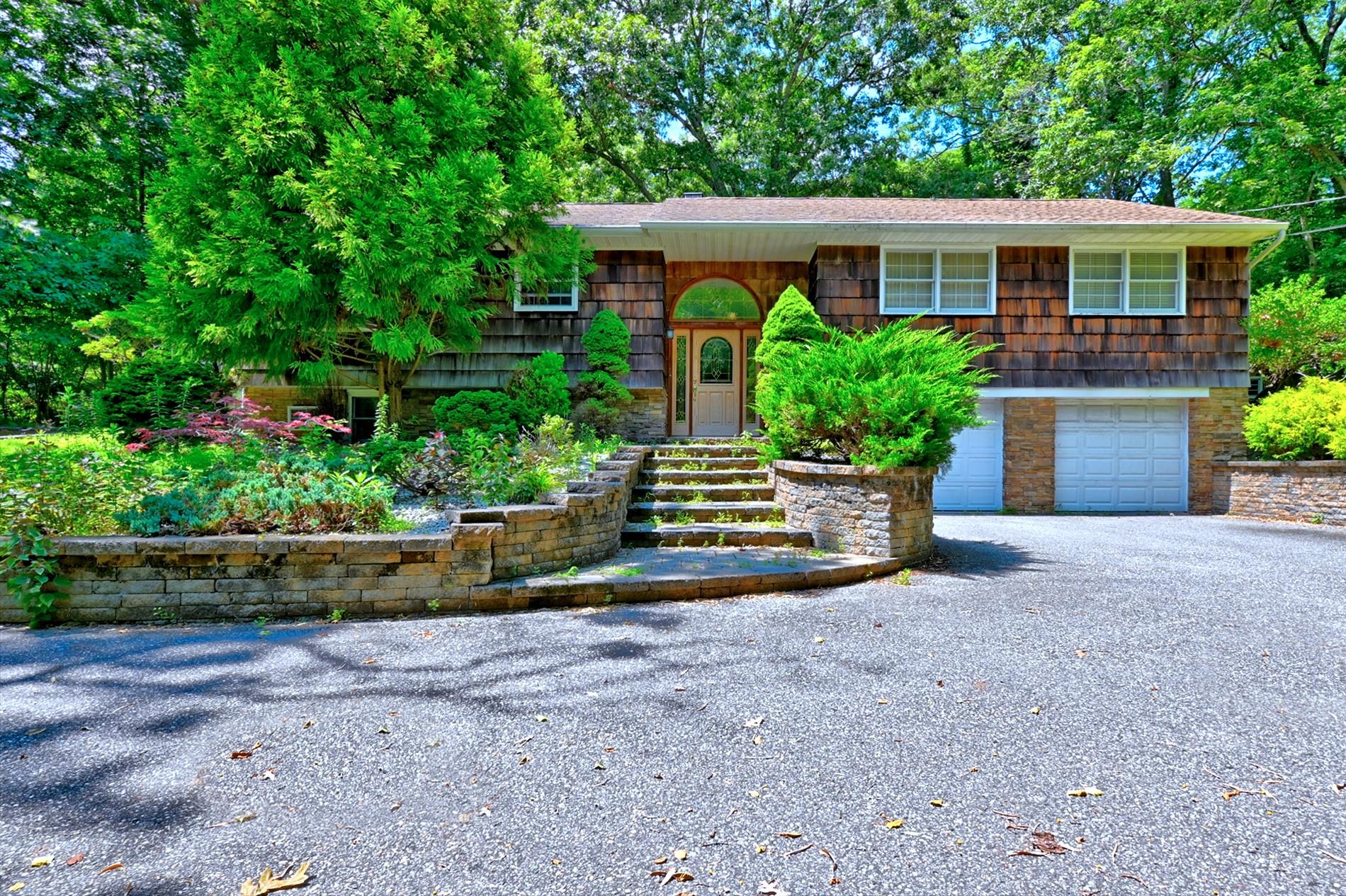 #1 photo, 423 S Country Road, Brookhaven , NY 11719