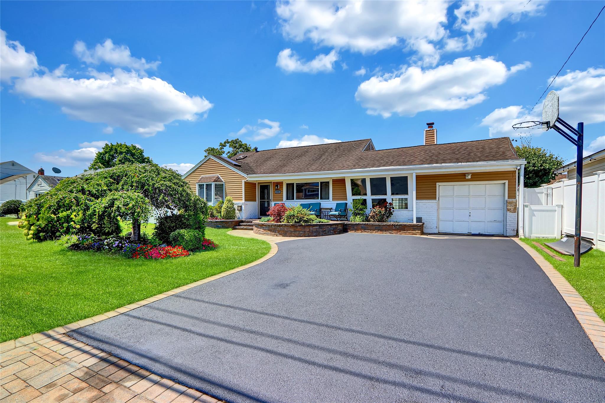 #1 photo, 286 E 4th Street, Deer Park , NY 11729