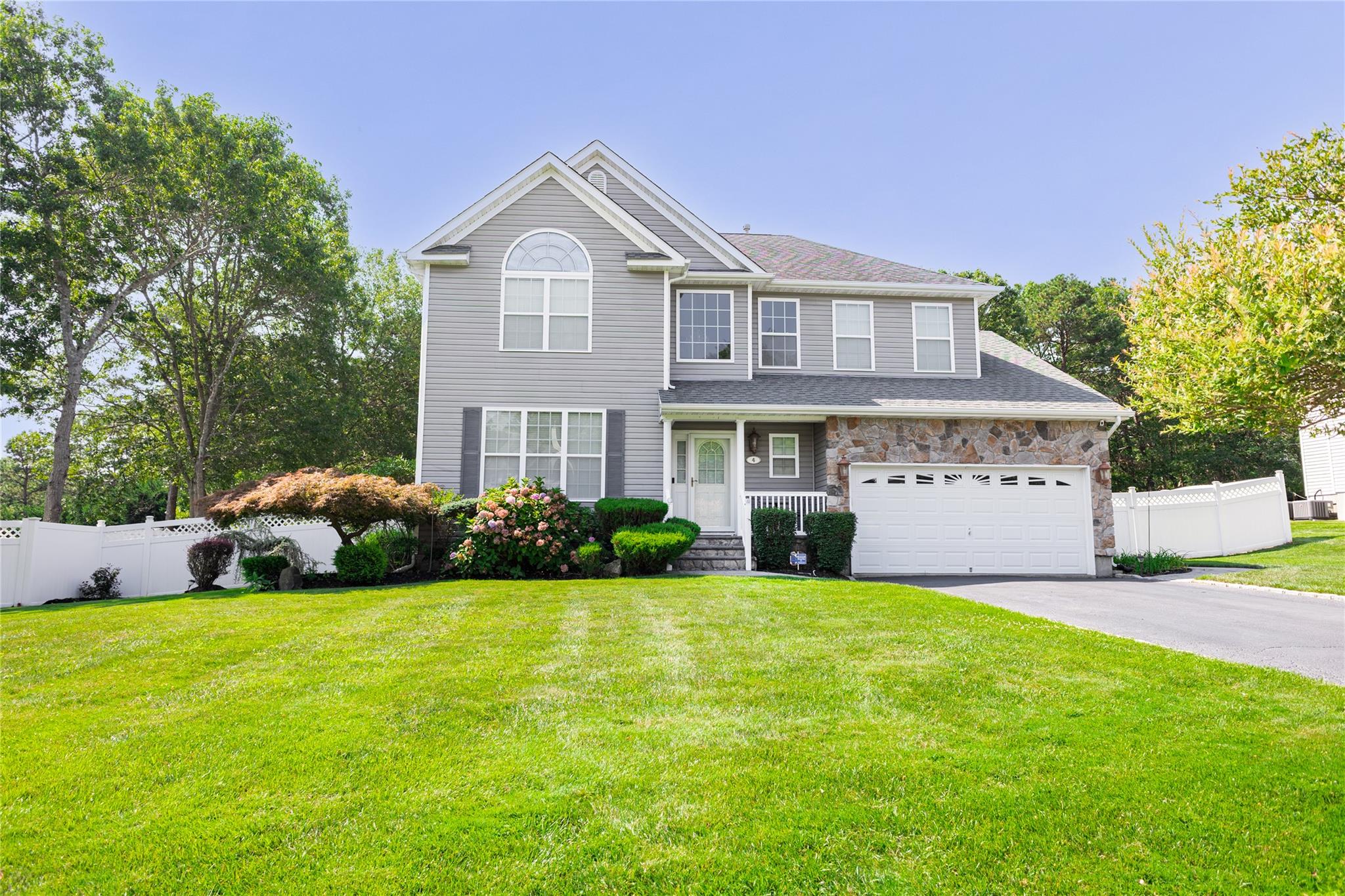 #1 photo, 4 Bloomington Street, Medford , NY 11763