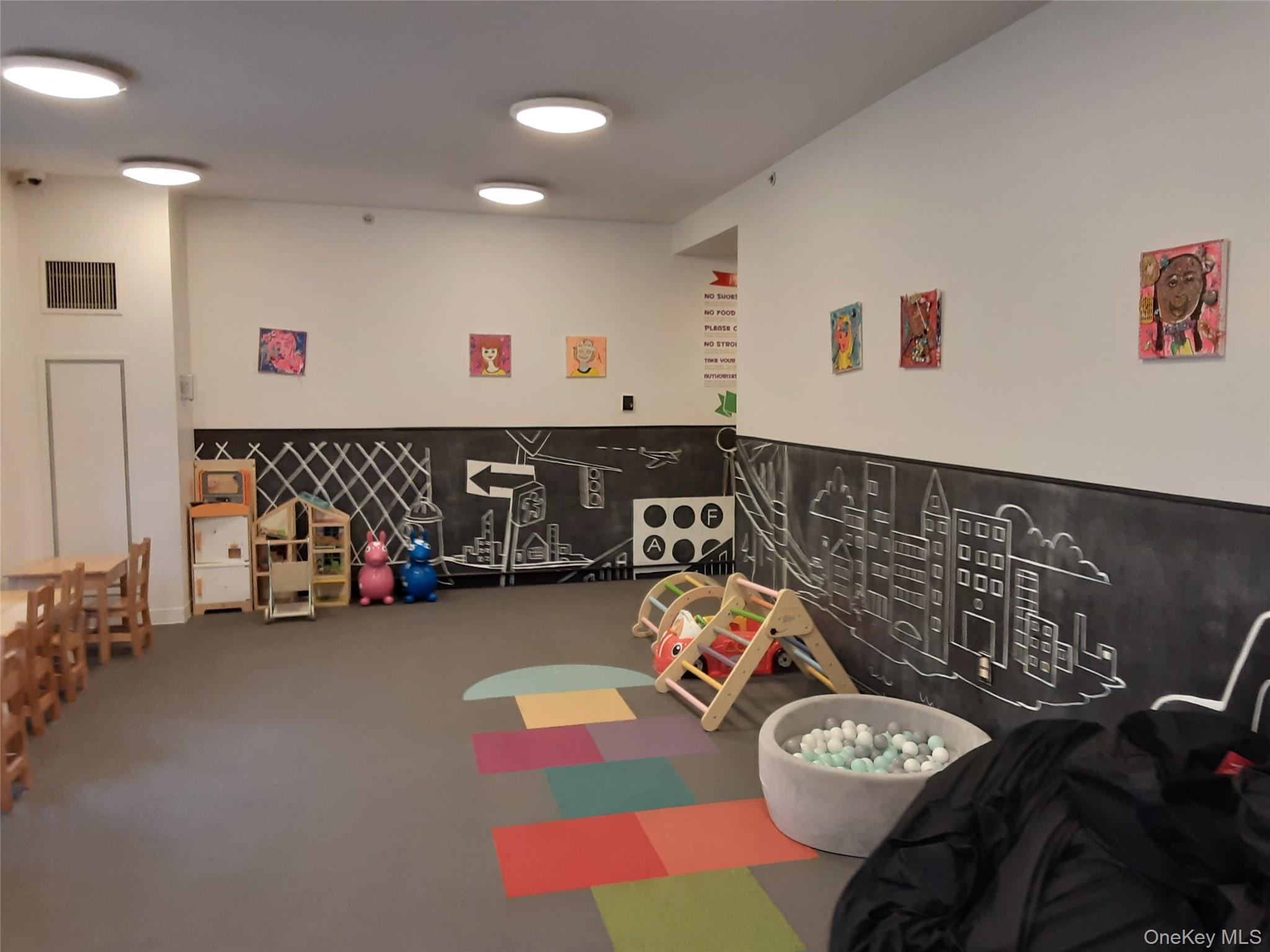 #13 photo, 4222 KETCHAM Street, クイーンズ区 Elmhurst , NY 11373