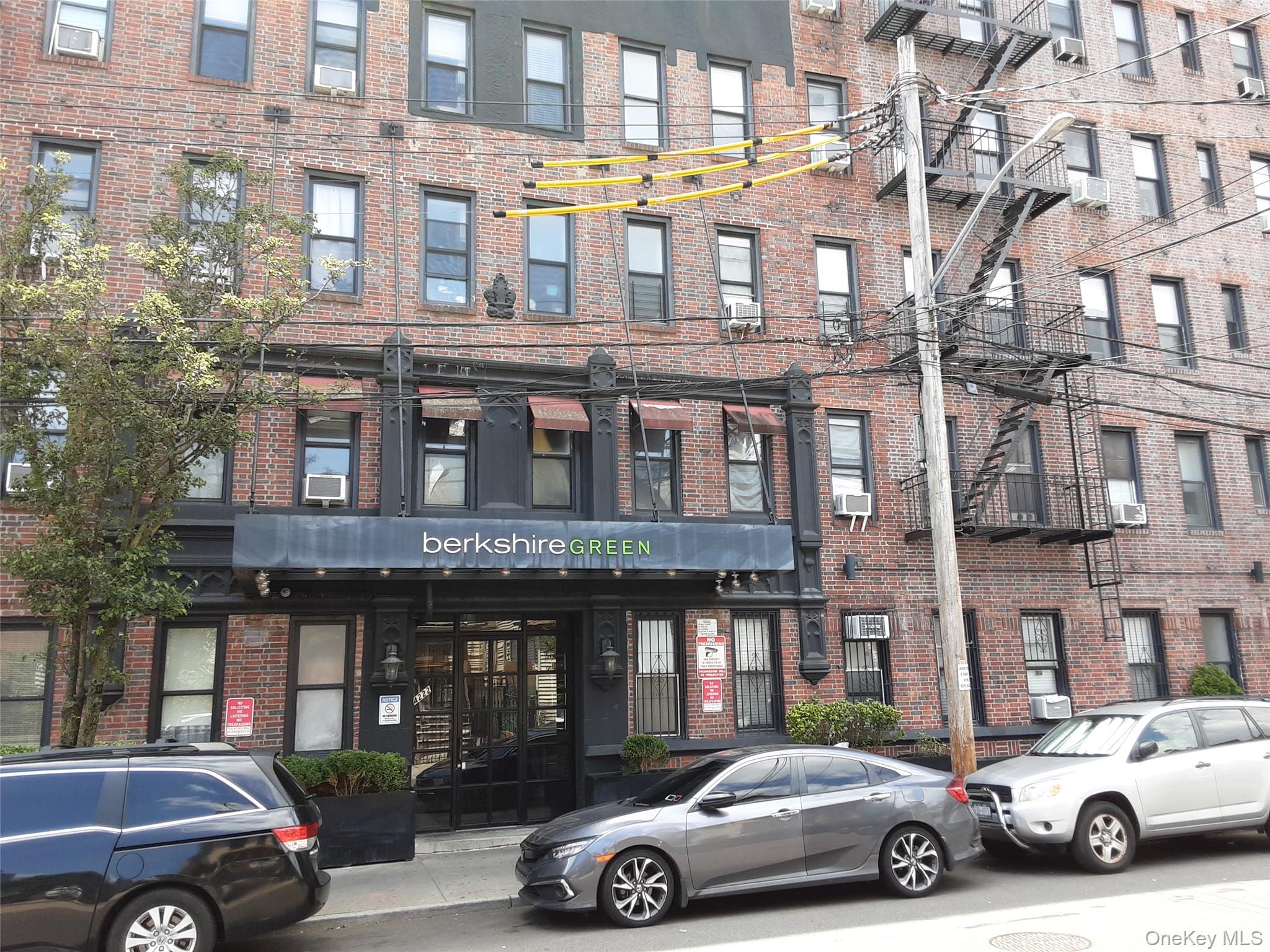 #17 photo, 4222 KETCHAM Street, クイーンズ区 Elmhurst , NY 11373