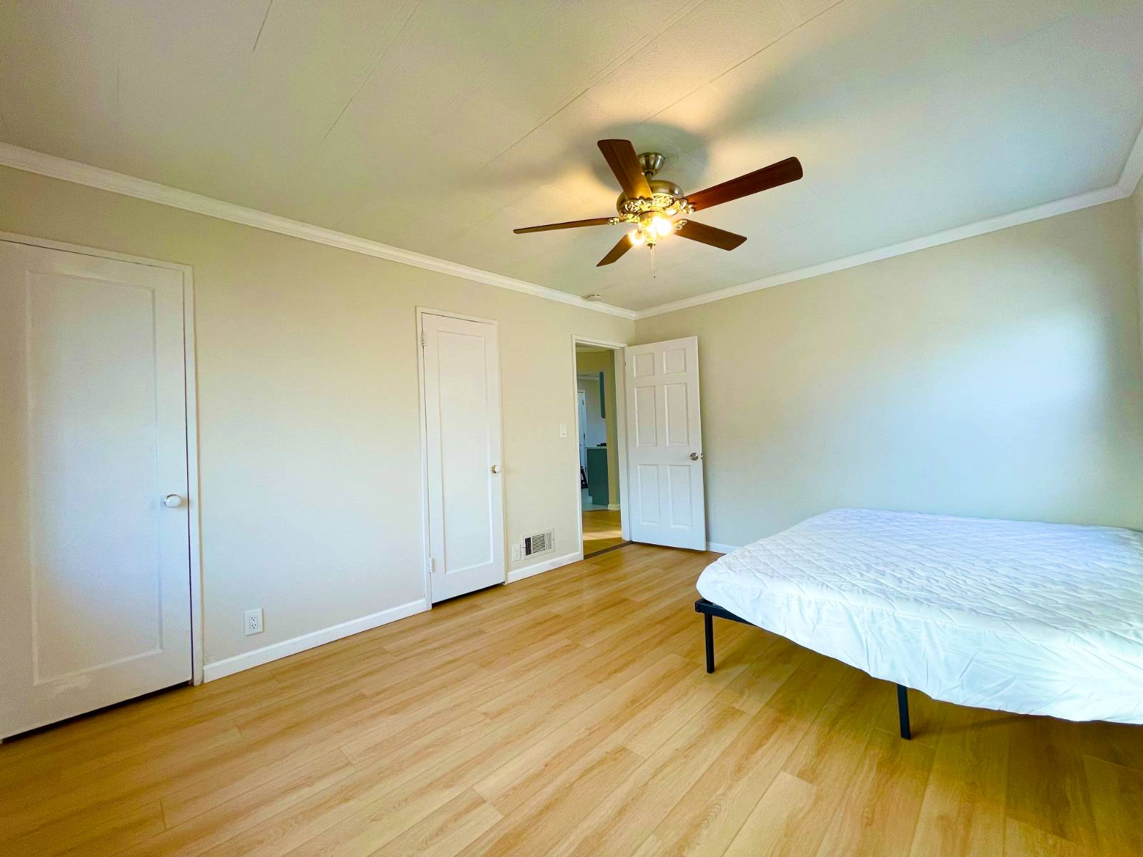 #13 photo, 278 Devonshire Dr, 롱 아일랜드 New Hyde Park , NY 11040