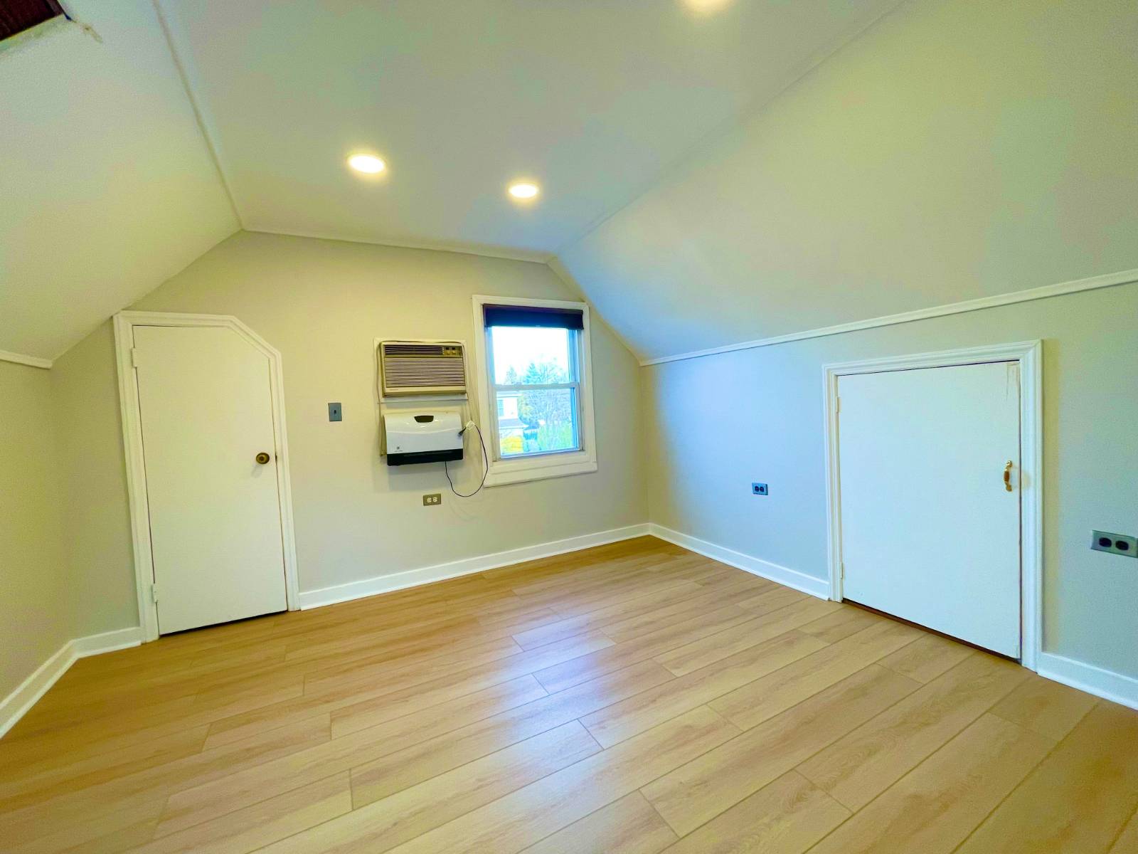 #16 photo, 278 Devonshire Dr, 롱 아일랜드 New Hyde Park , NY 11040