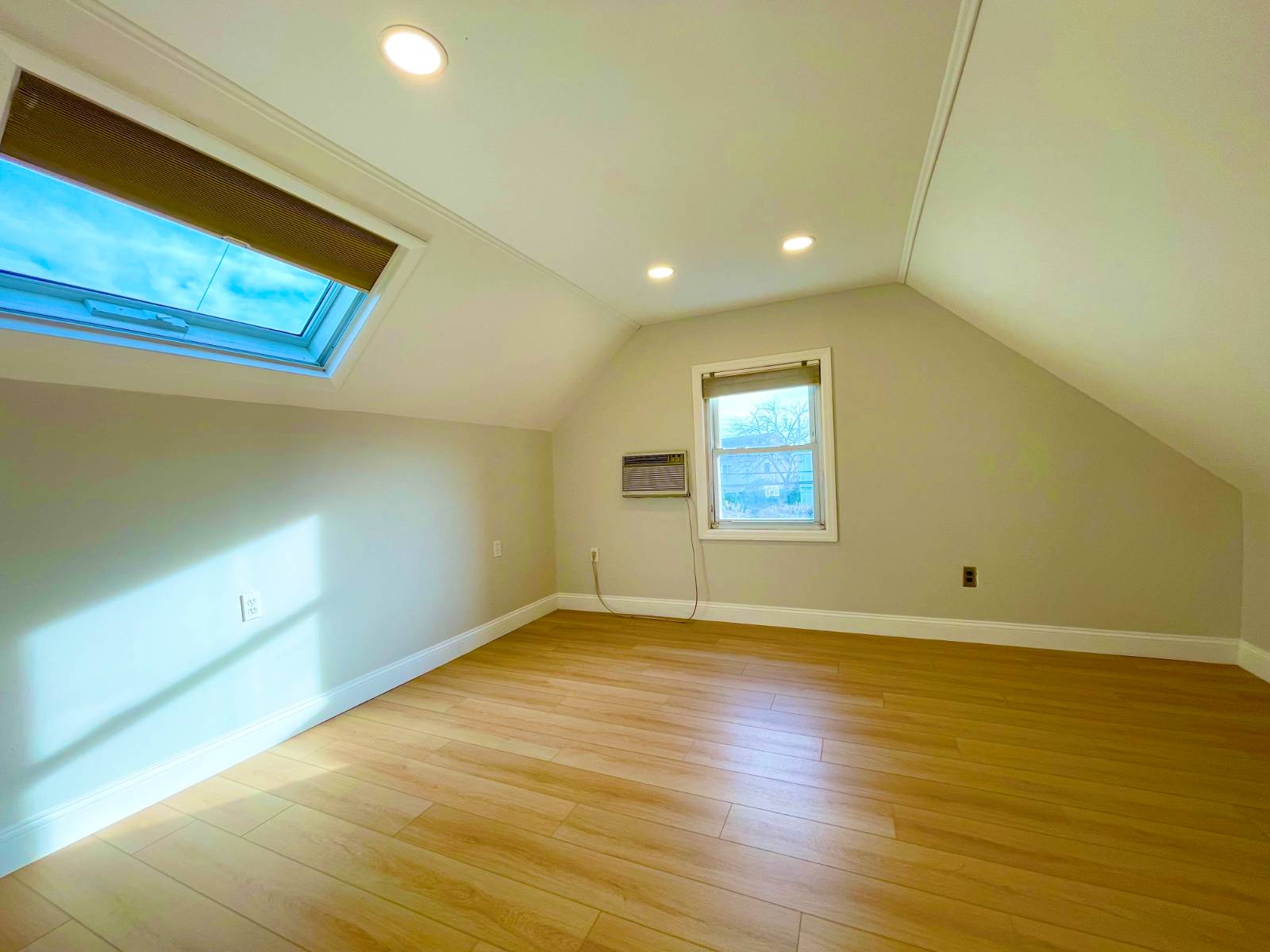 #17 photo, 278 Devonshire Dr, 롱 아일랜드 New Hyde Park , NY 11040