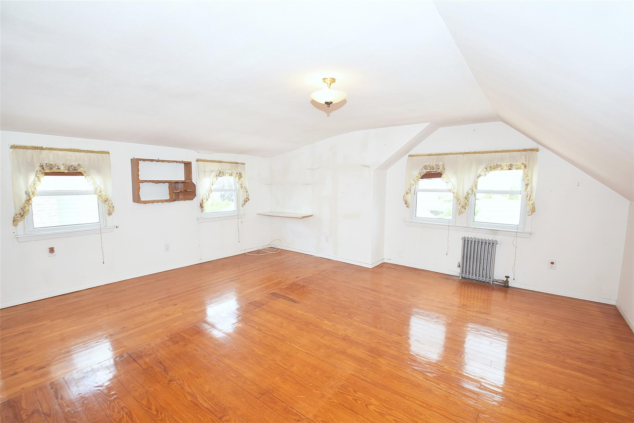 #10 photo, 644 7th Street, Garden City South , NY 11530