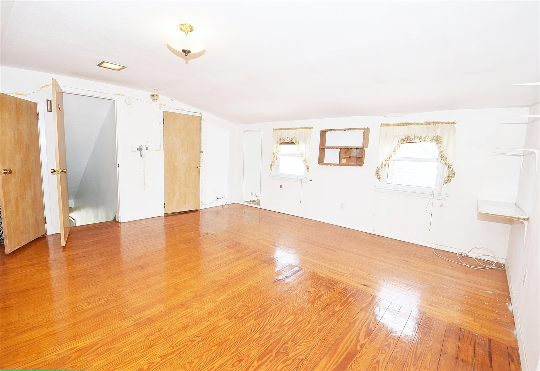 #11 photo, 644 7th Street, Garden City South , NY 11530