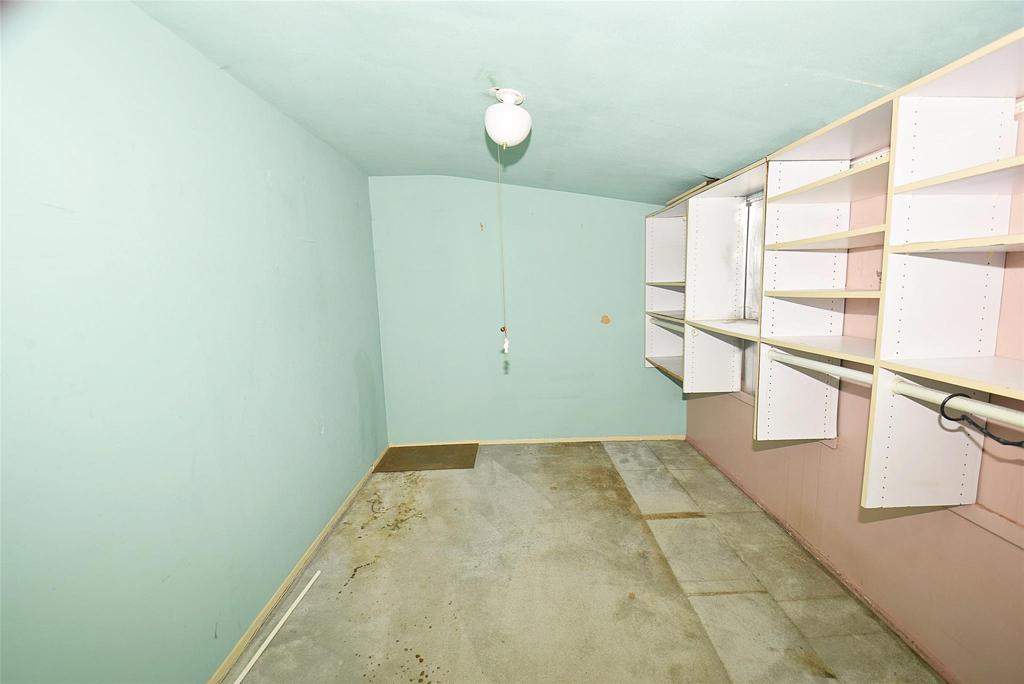 #13 photo, 644 7th Street, Garden City South , NY 11530